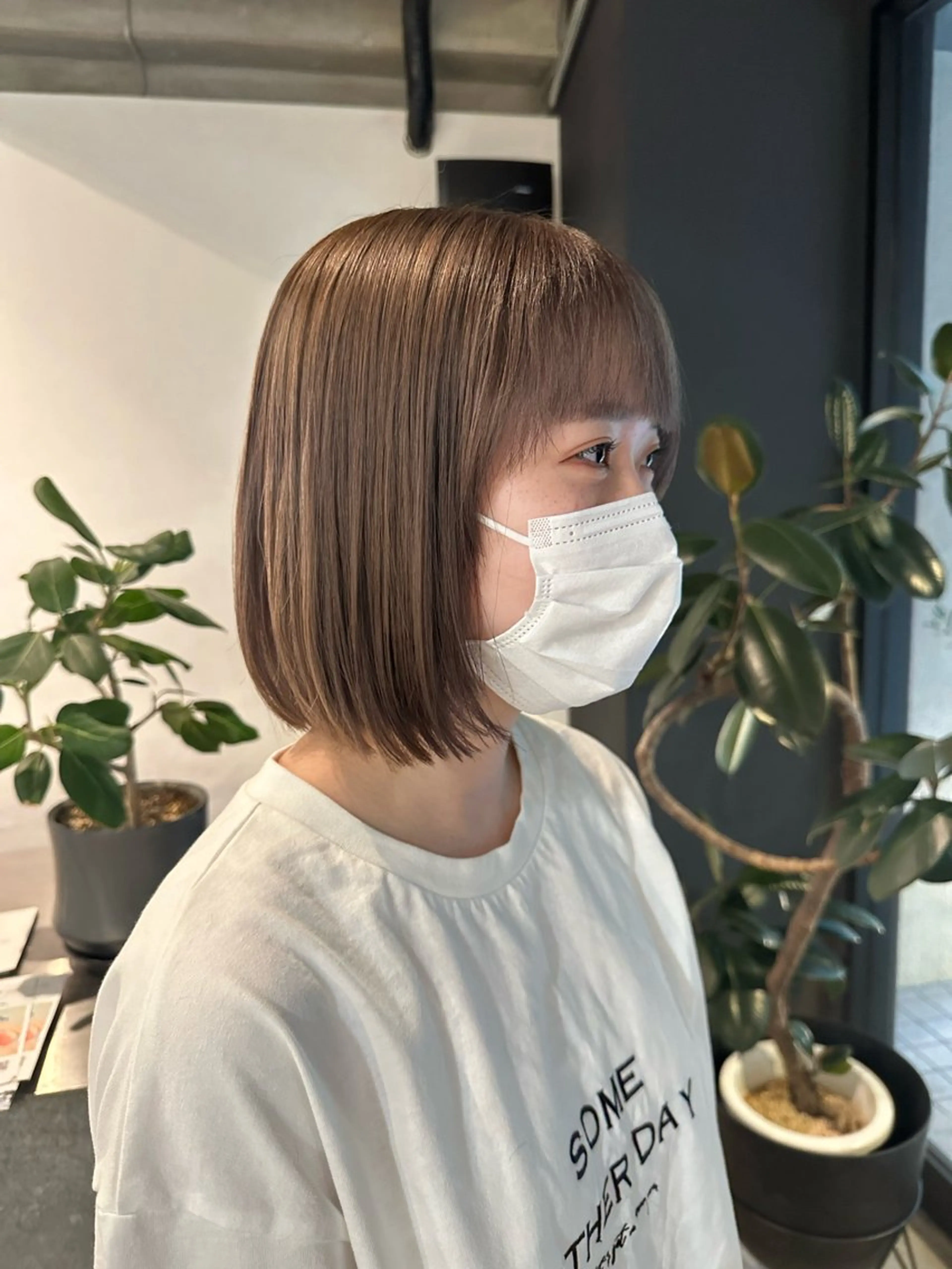 カラー ベージュカラー ブリーチ 小河 穂香のヘアスタイル