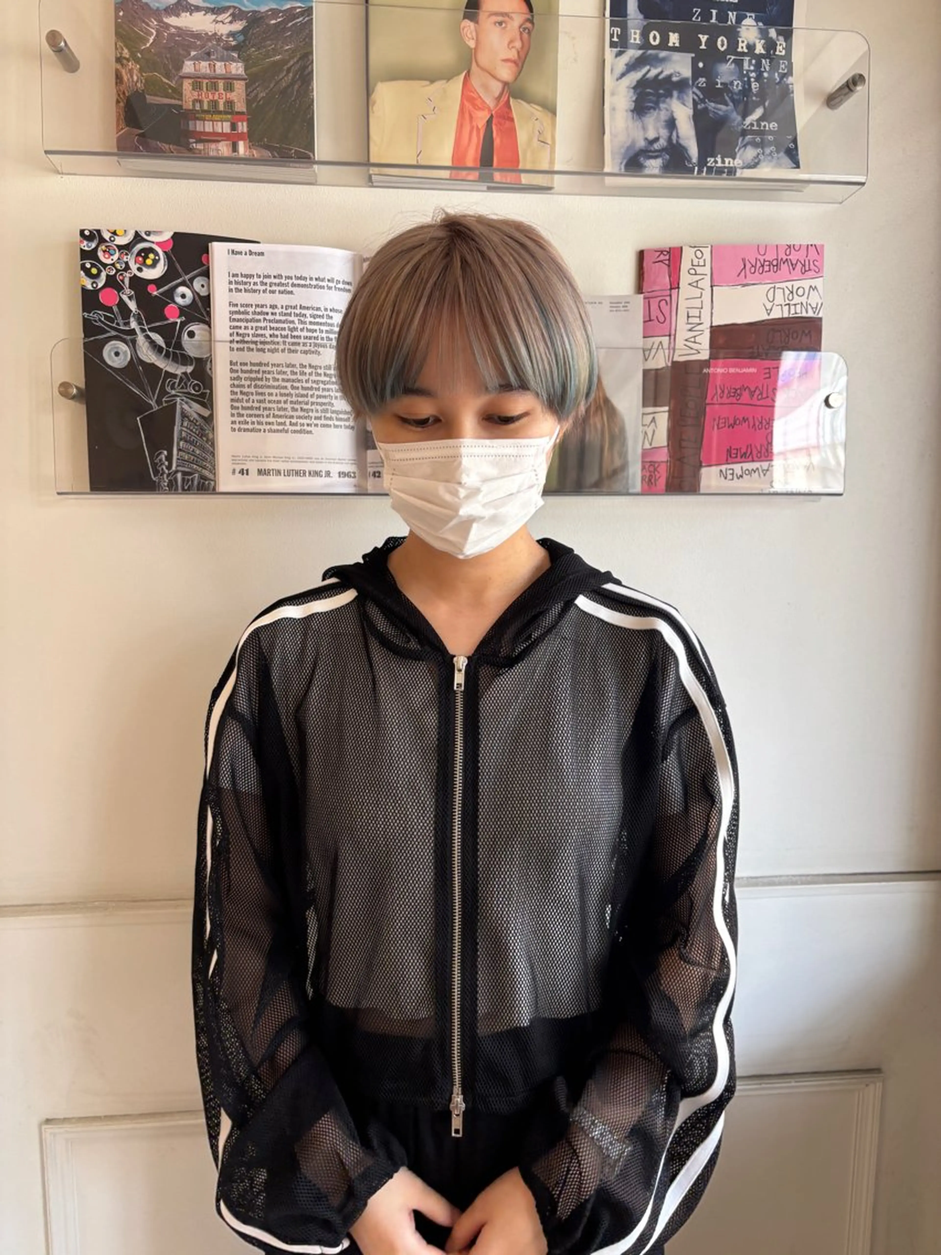 ショート saya🌿レイヤー カット/透明感カラーのヘアスタイル