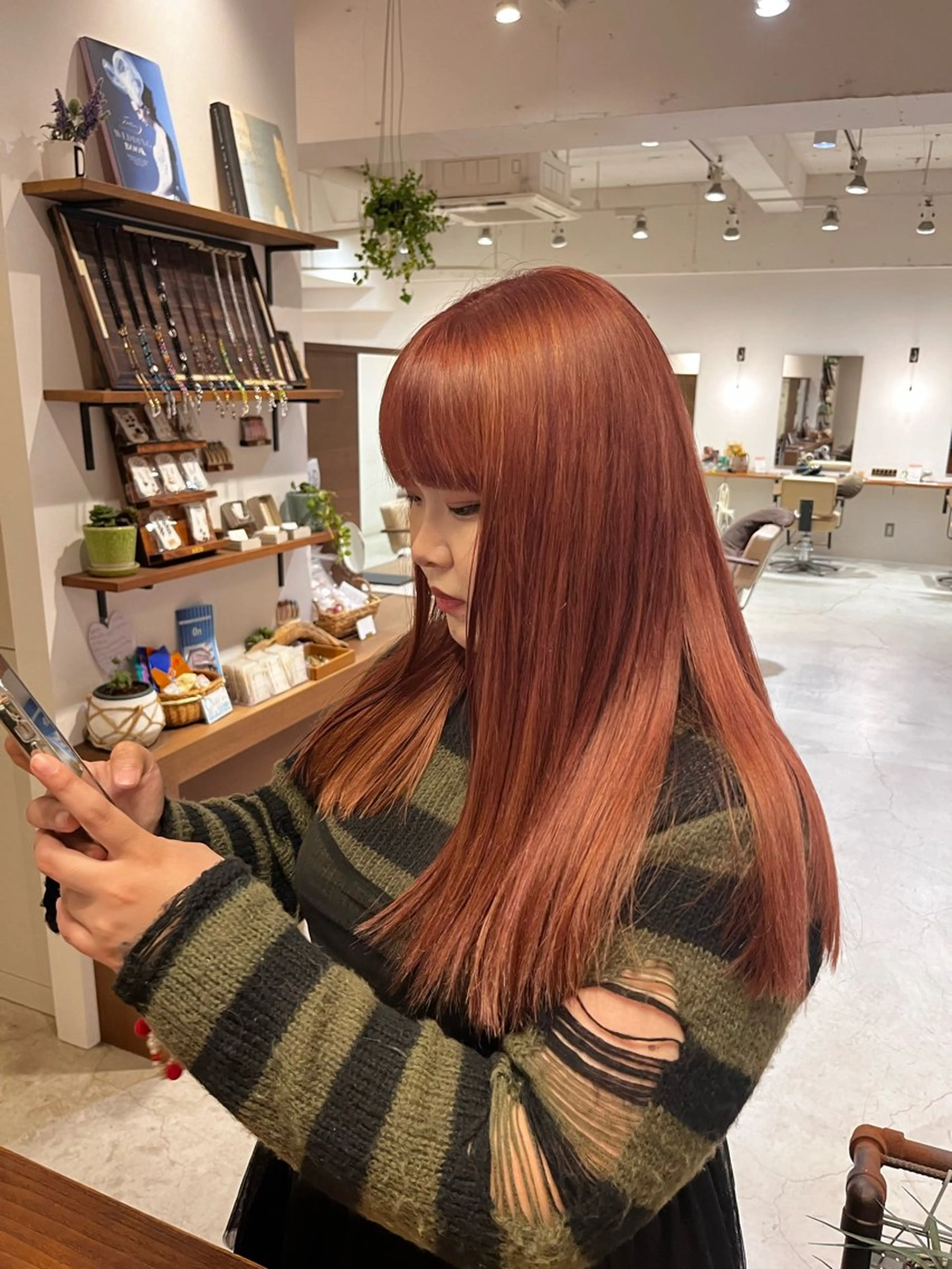 セミロング カラー オレンジ 堀内 美那のヘアスタイル