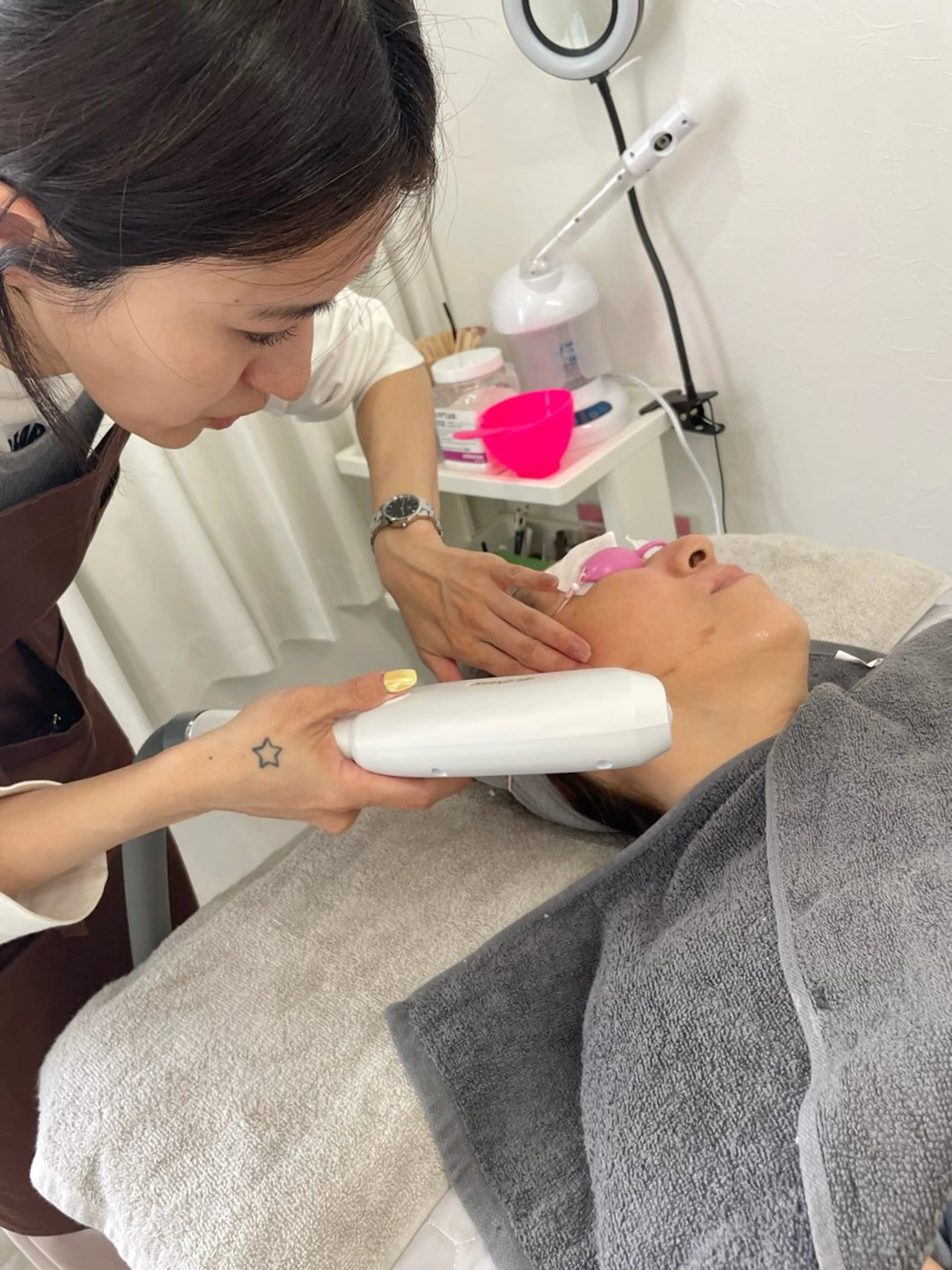 【初回】脱毛 Lパーツ (両ひざ下、両腕、全顔のいずれか)の写真