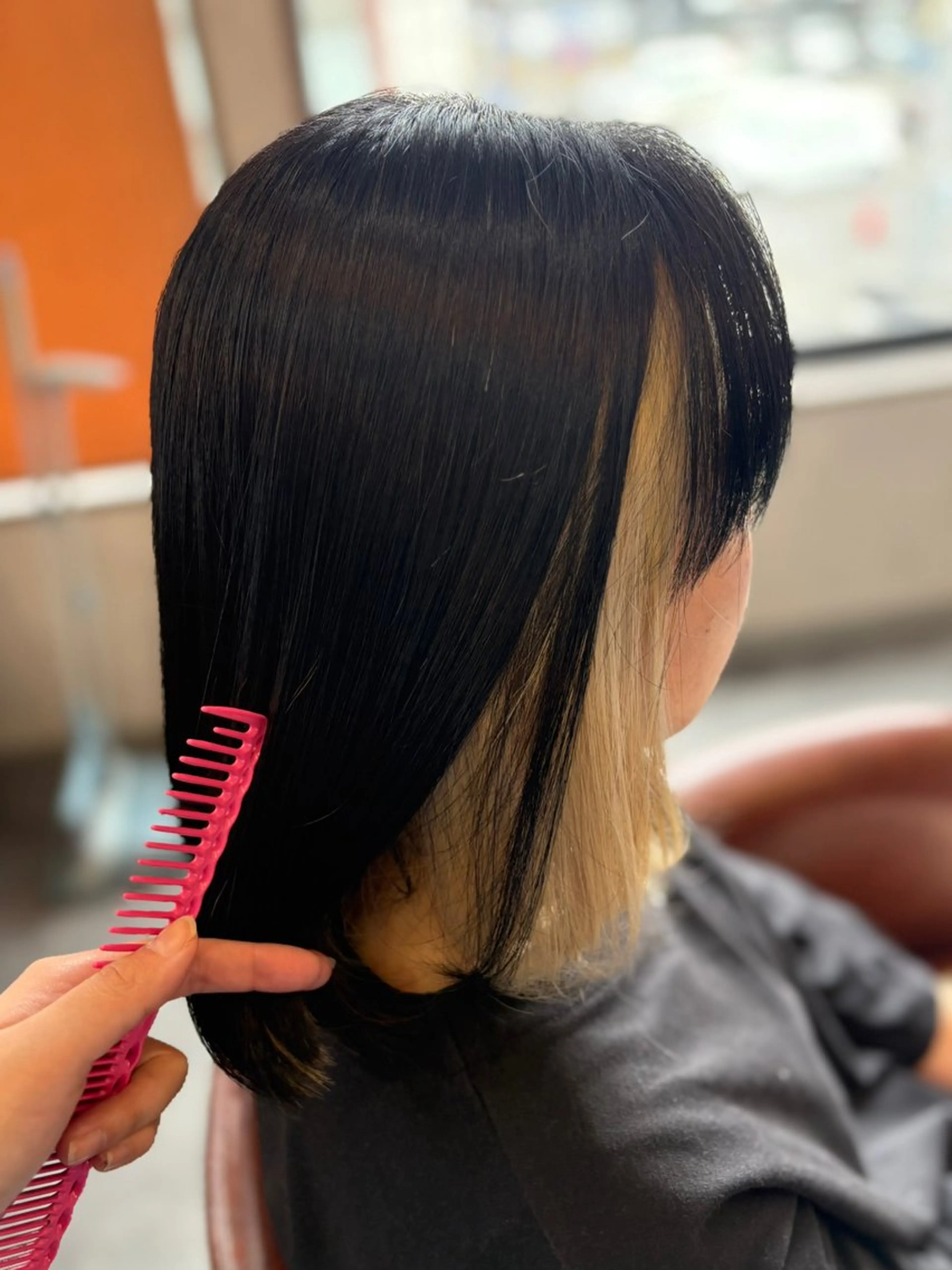 セミロング カラー 抜きっぱなしブロンド インナーカラー ヘアカラー ナギサ 🐶のヘアスタイル