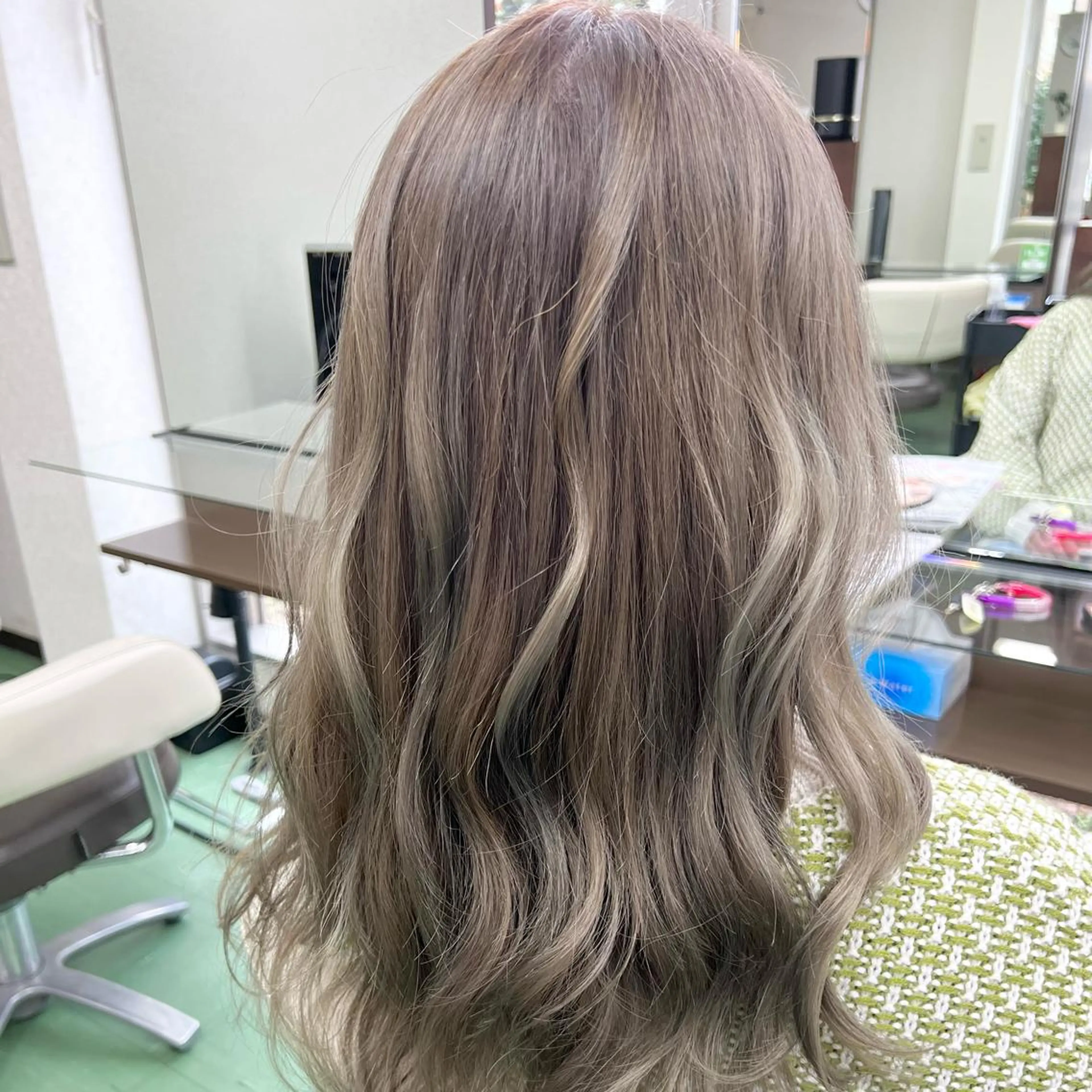 セミロング カット ヘアカラー 甲田 豪徳のヘアスタイル