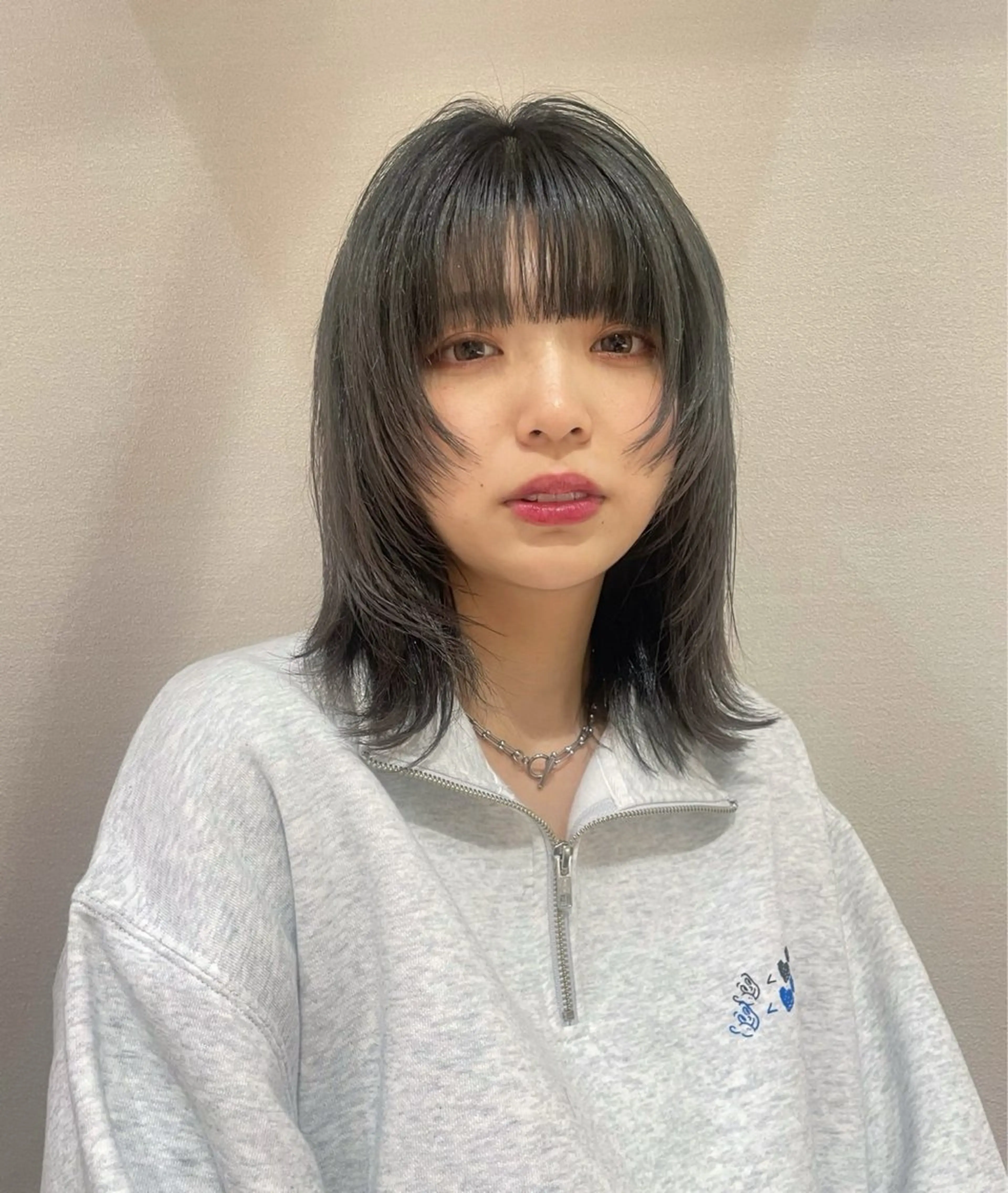 ミディアム カラー 顔まわりレイヤー 顔周りカット レイヤーカット 🩷愛咲🩷レイヤー /透明感カラーのヘアスタイル