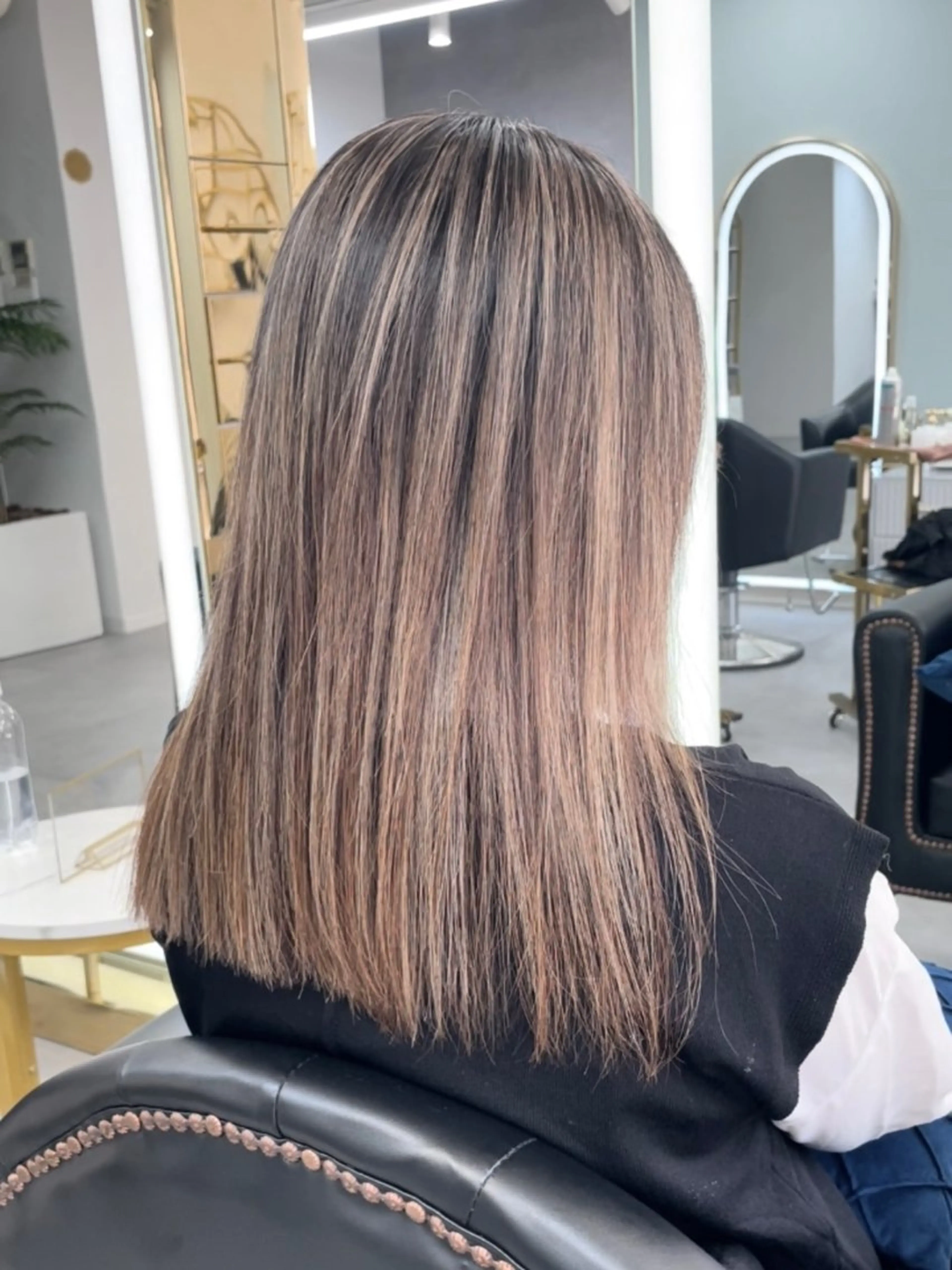 ミディアム ハイライト レイヤーカット senjyu GINZA所属・バレイヤージュ/ハイ ライト/庄司鉄平のヘアスタイル