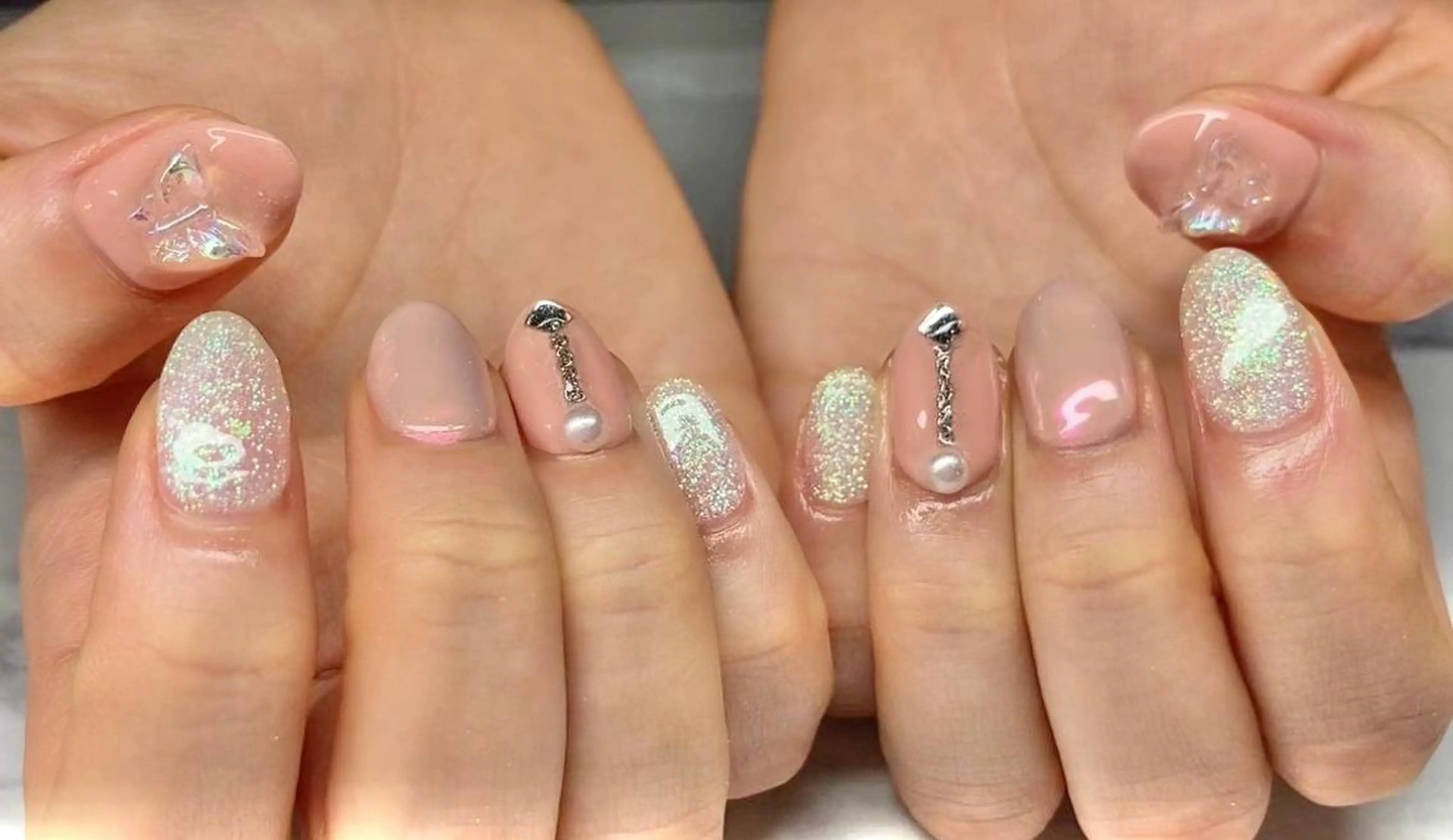 ネイル マツエク・マツパ アイブロウ 韓国風マツエク パリジェンヌラッシュリフト まつげパーマ ワンホンマツエク 長さ出し ハンドネイル Nail&eye Belire 新宿のネイルデザイン