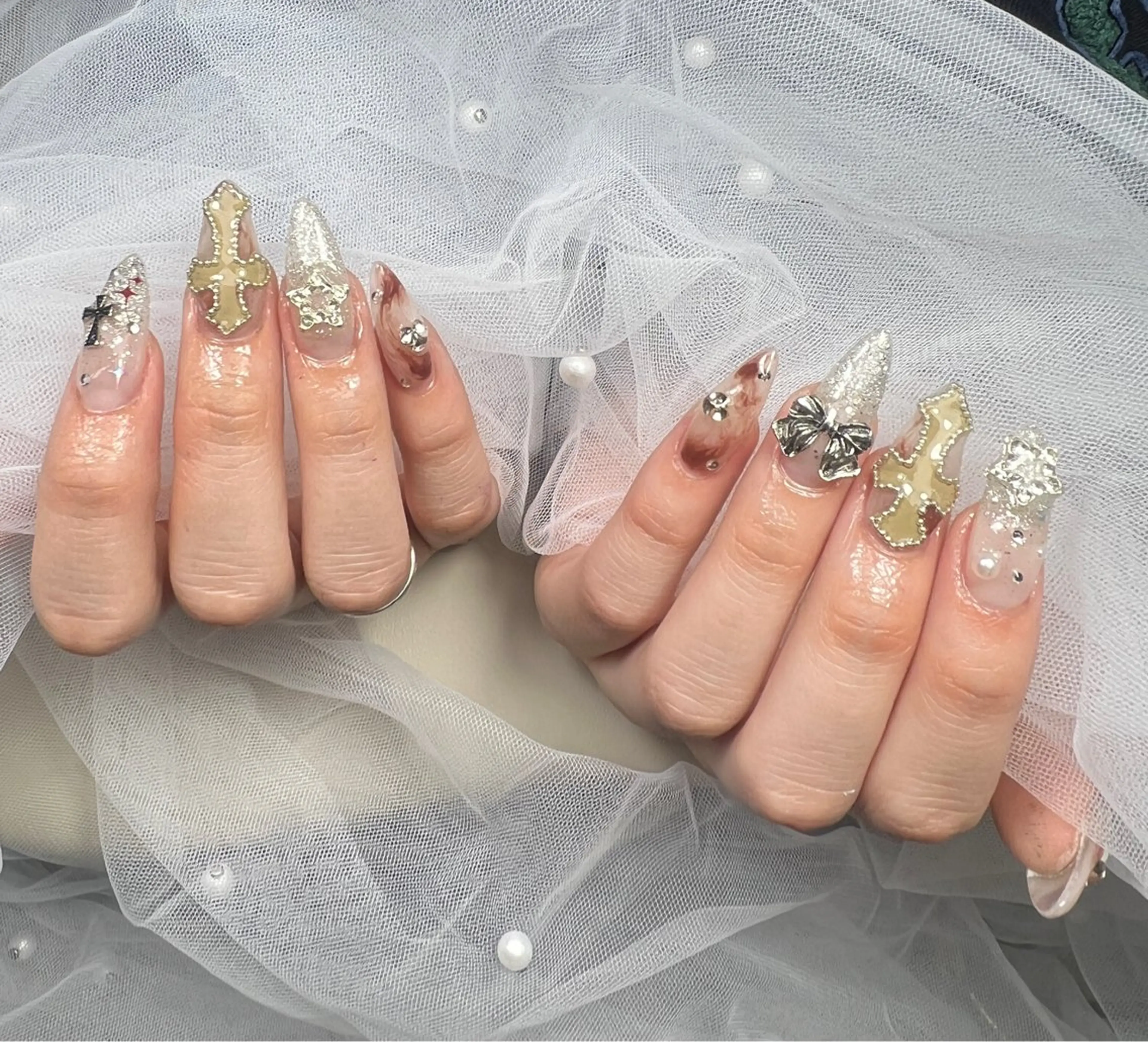 ネイル アートネイル オーロラネイル チークネイル 長さ出し フットネイル ハンドネイル ハンドケア Mio_ Noiranailのネイルデザイン