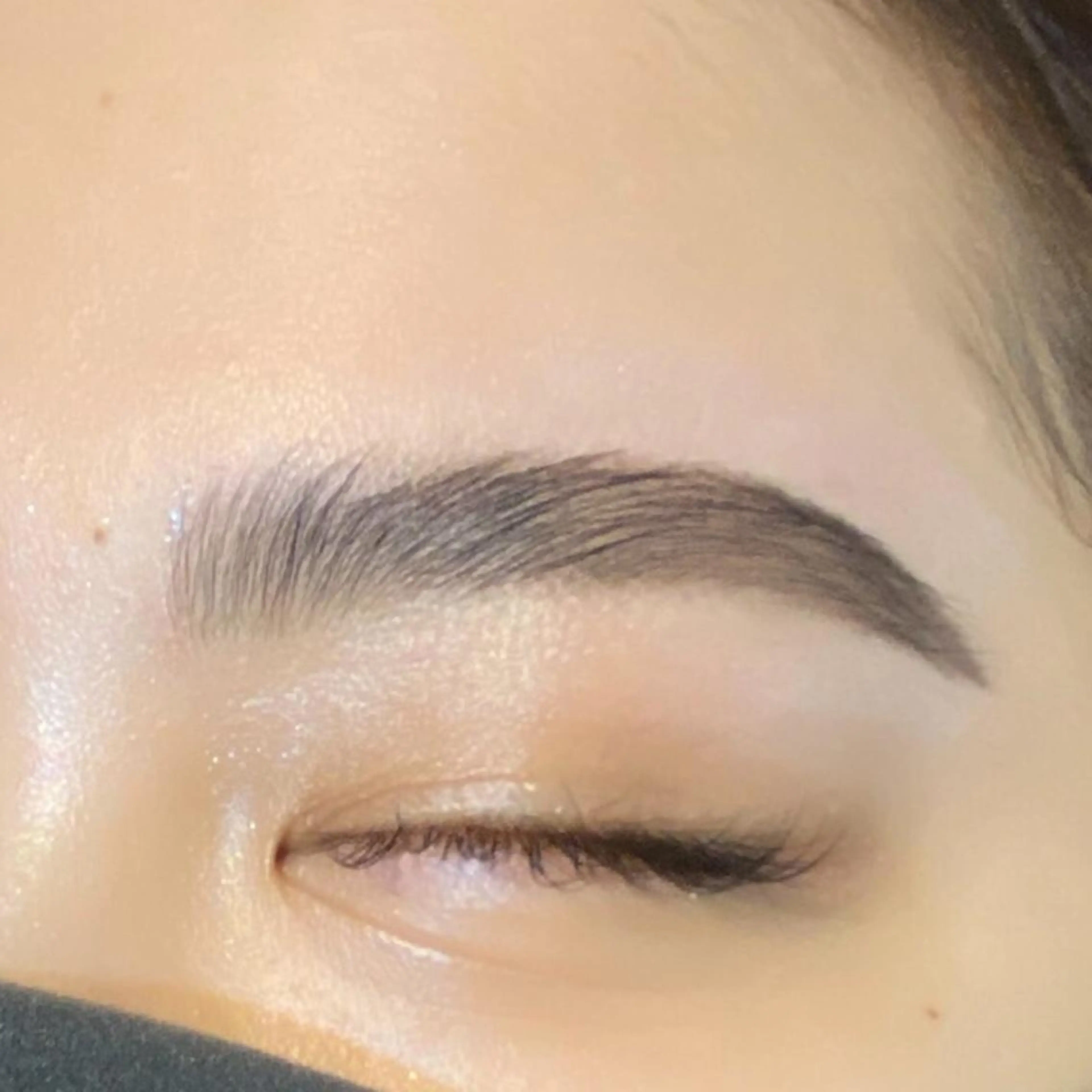 アイブロウ 藤田 彩音のヘアスタイル