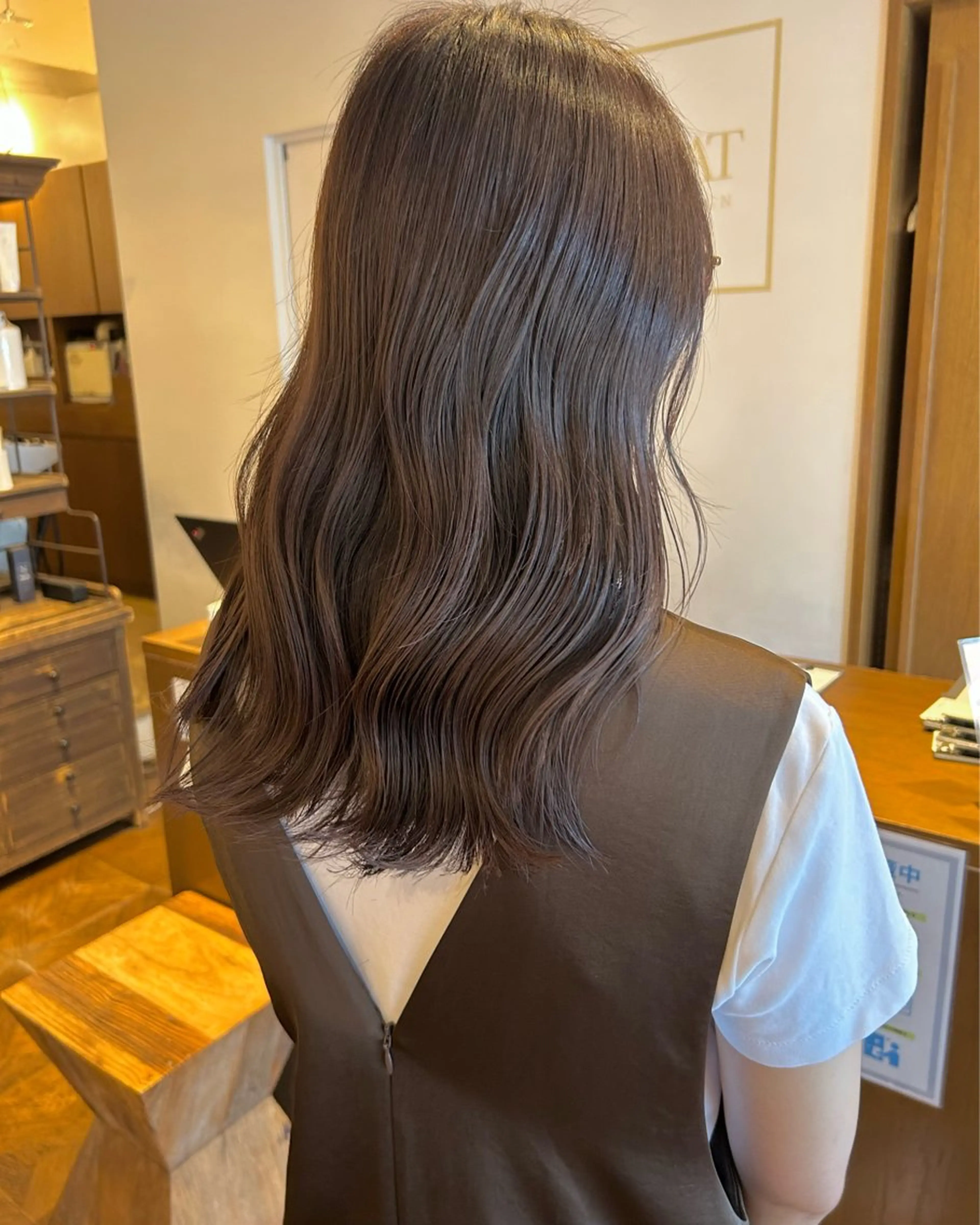 セミロング カラー あべ しおりのヘアスタイル