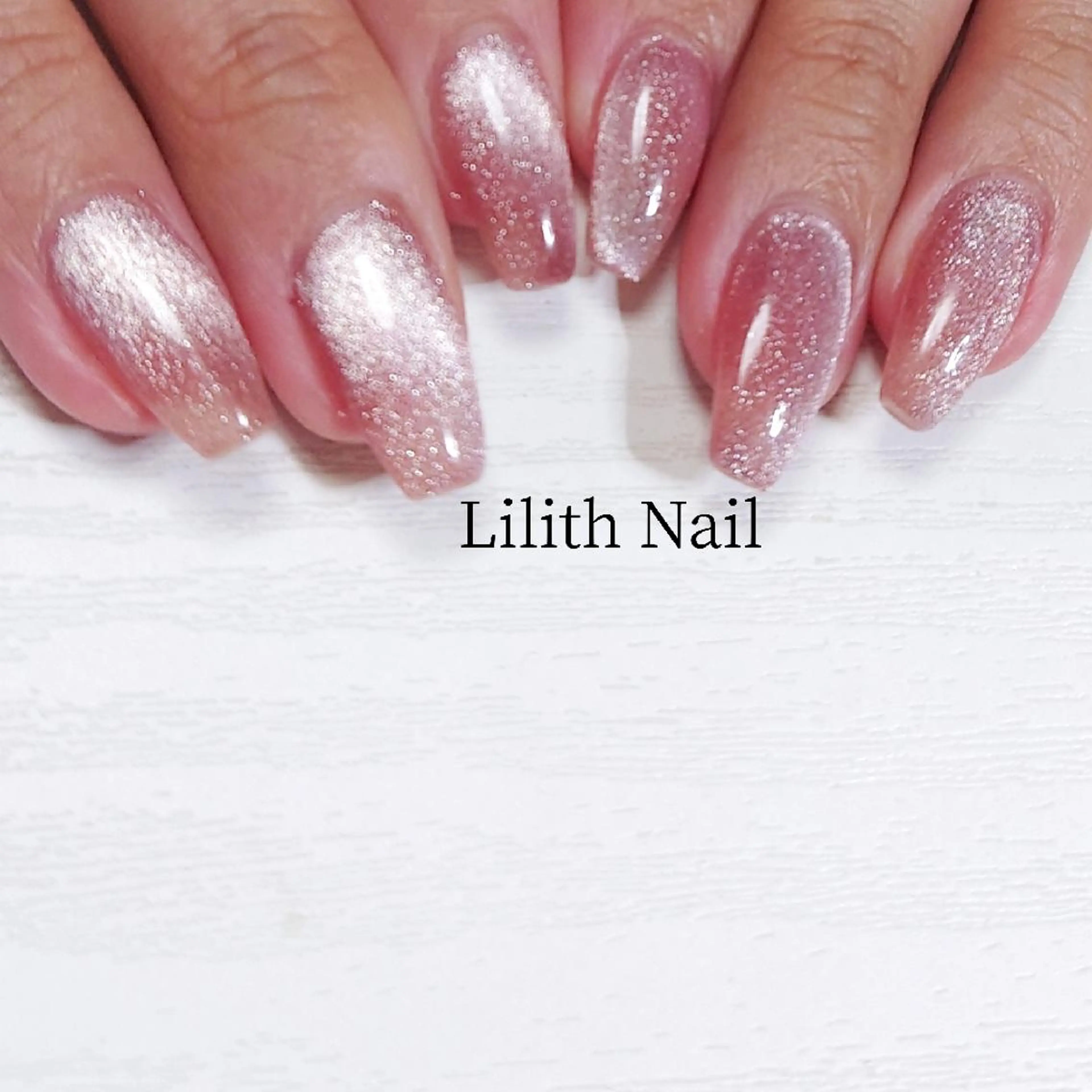 ネイル キラキラネイル マグネットネイル ワンカラーネイル ピンク スクエアネイル ハンドネイル Lilith Nailのネイルデザイン