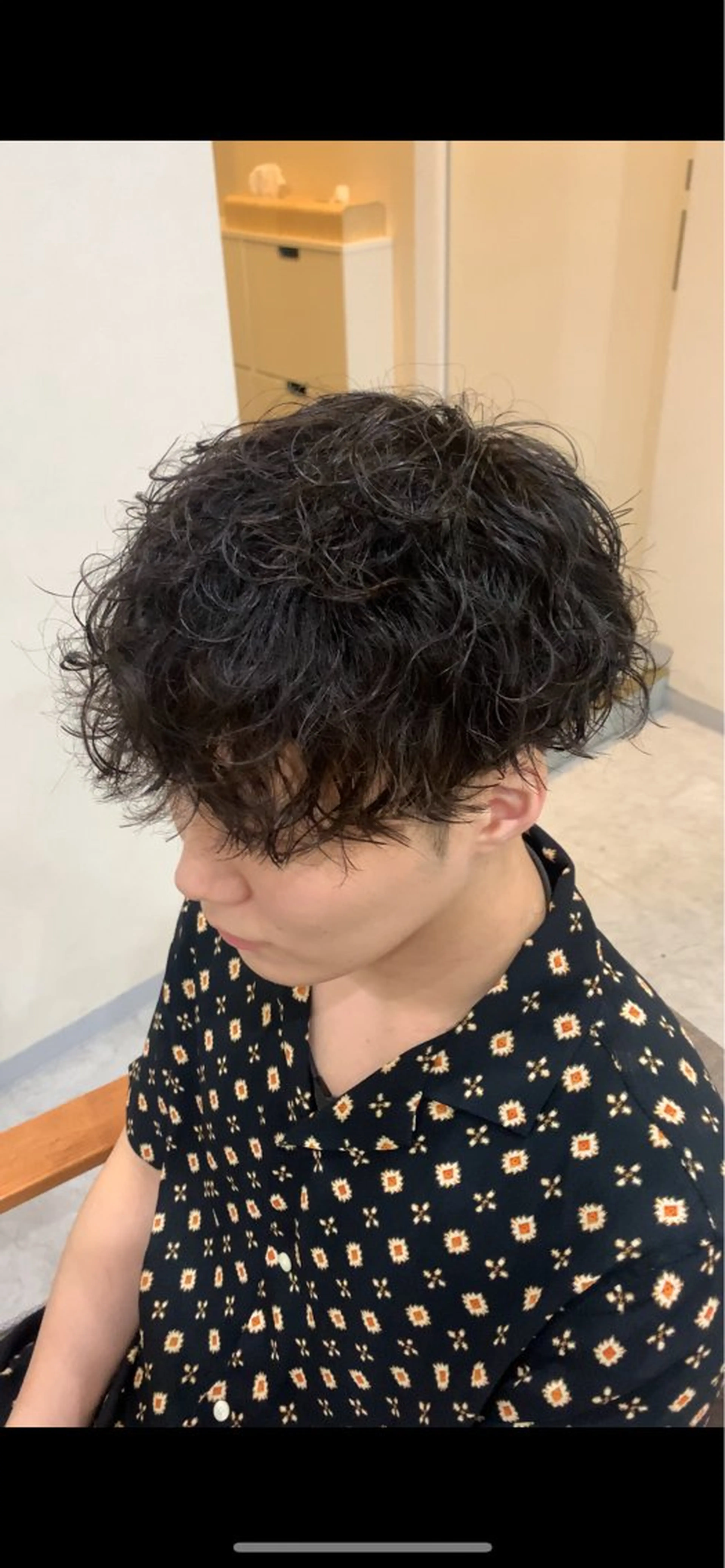 ショート パーマ メンズ アップバング メンズブリーチ センターパート フェードカット メンズハイライト カット パーマ トリートメント クセを最大限に活かす メンズパーマ奈良大祐のヘアスタイル