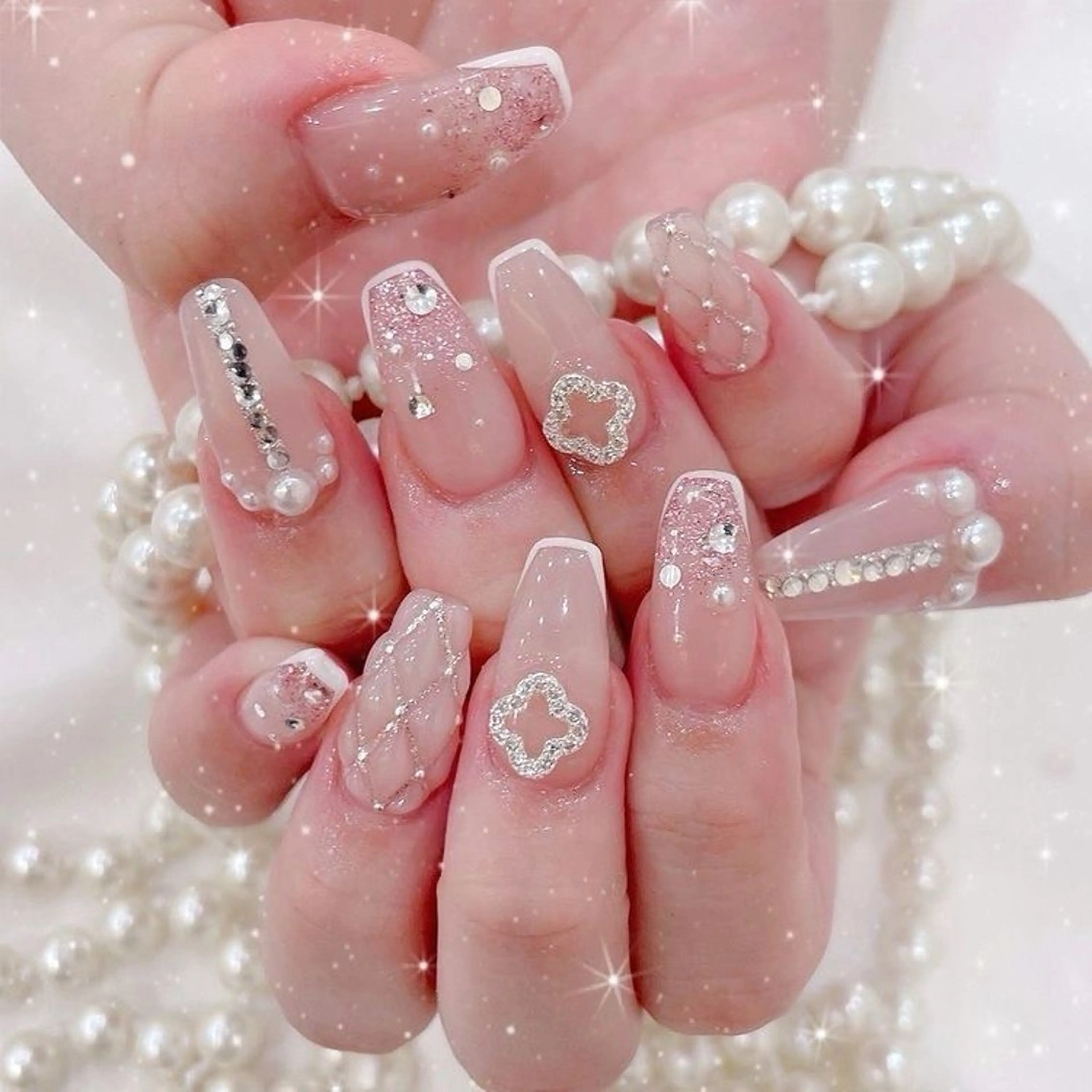 ネイル マグネットネイル ピンク ネイルチップ 冬ネイル クリスマス Lee Nailsのネイルデザイン