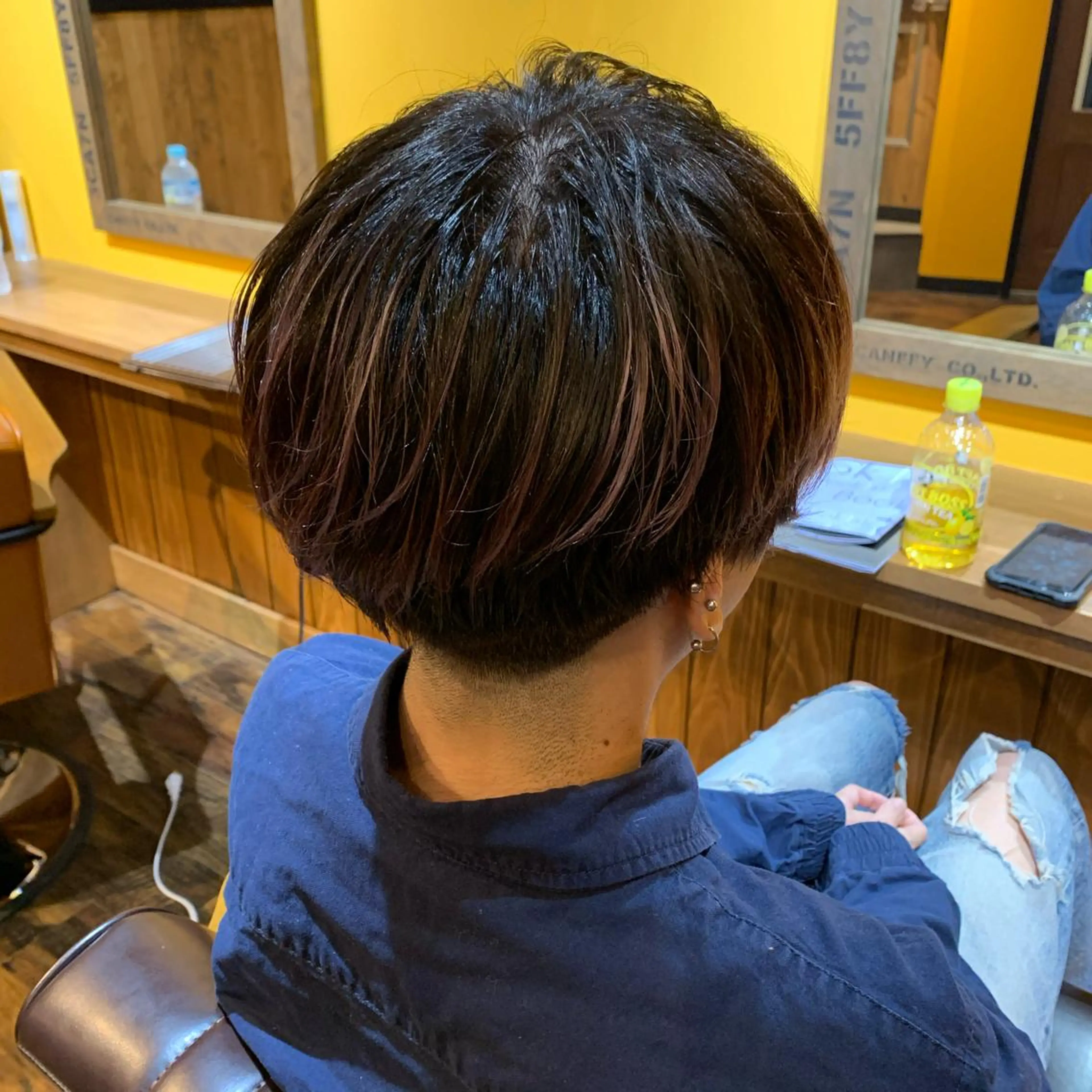 ショート カラー Drei.B.（ドライヴ）所属・ヨシダ アズサのヘアスタイル