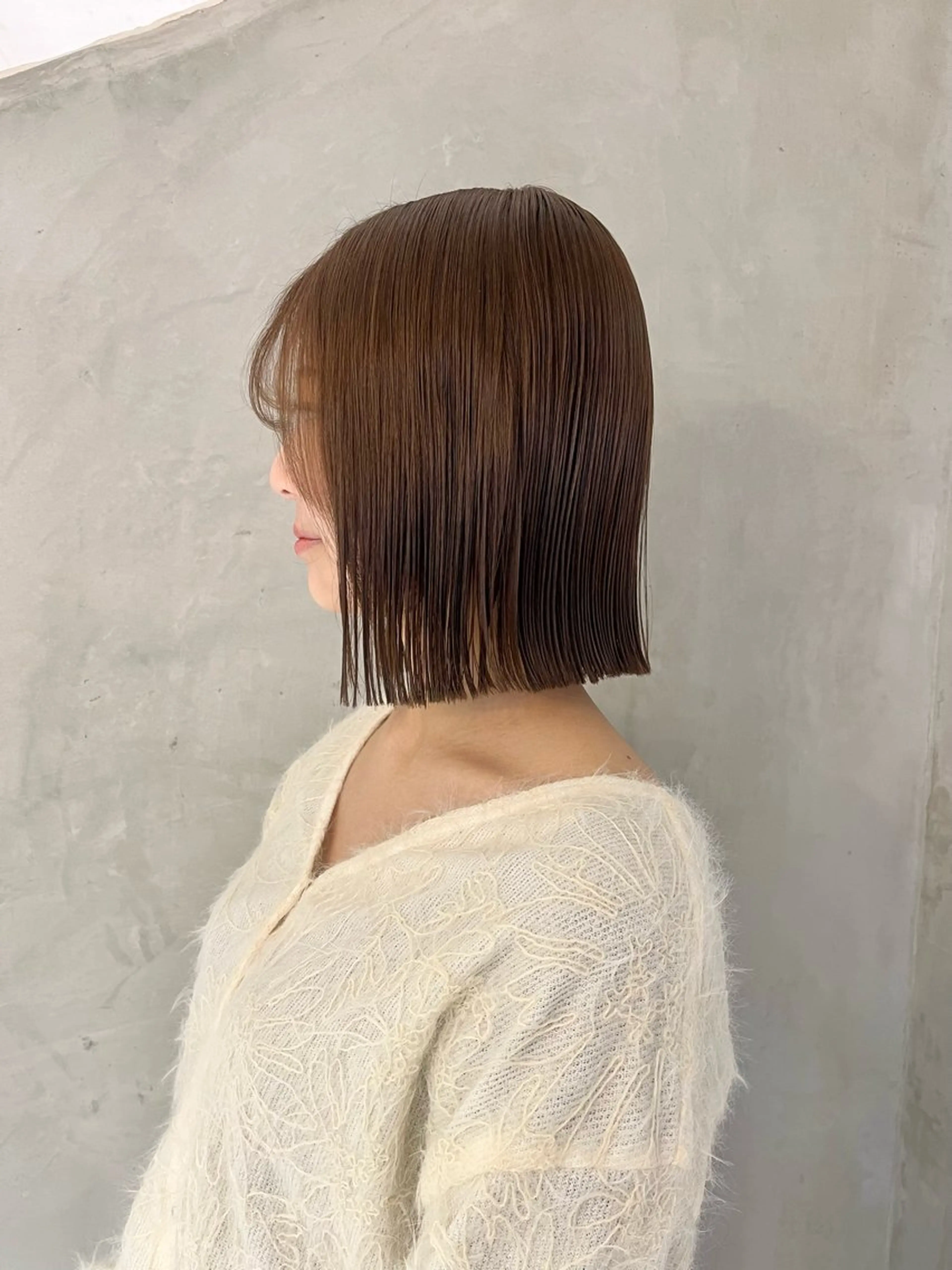 ミディアム カット トリートメント effect横浜所属・切りっぱなしボブ/ 艶カラー/綾莉のヘアスタイル