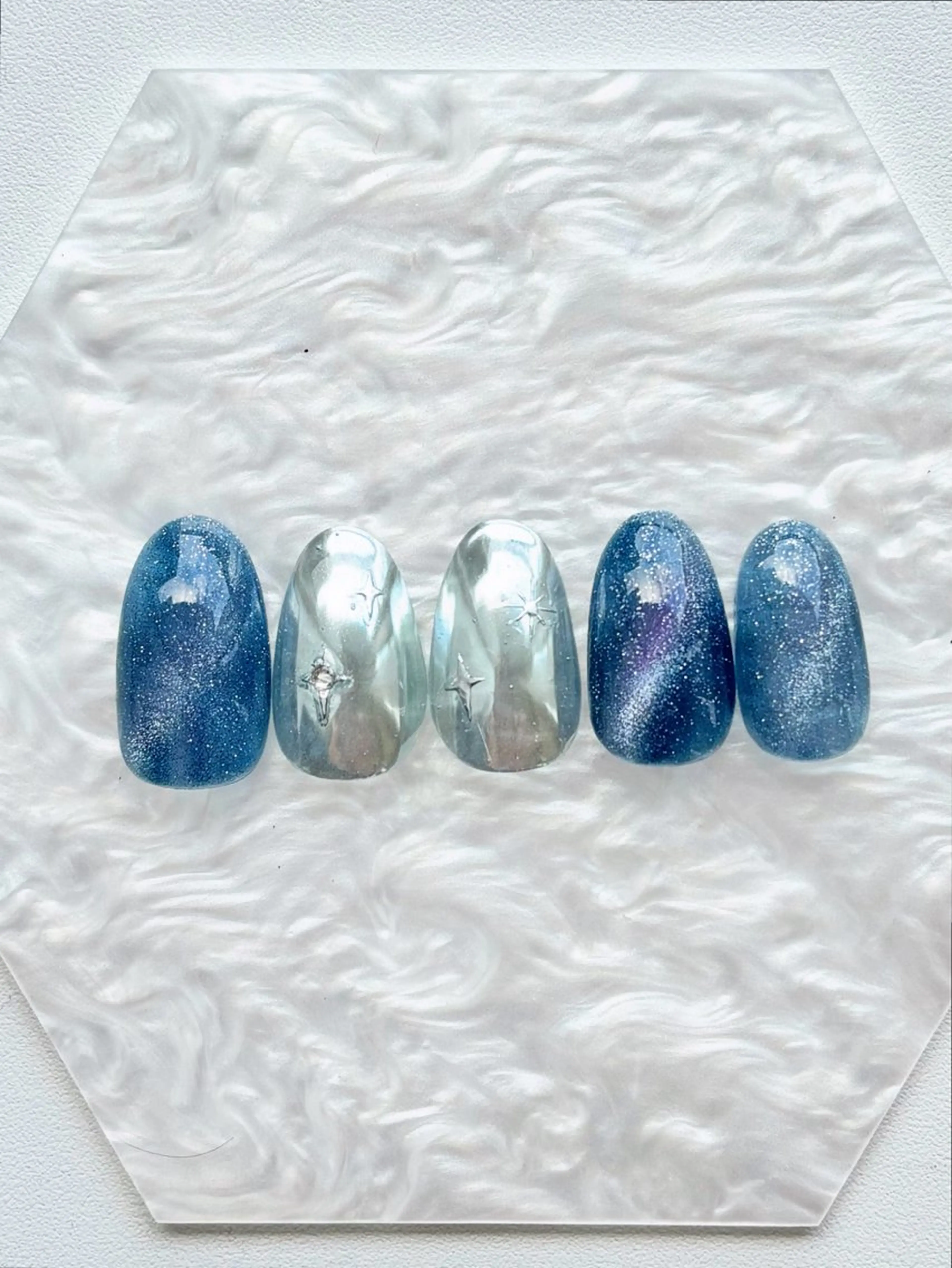 ネイル マグネットネイル ミラーネイル ハンドネイル ちゅるんネイル🎀 Yuriのネイルデザイン