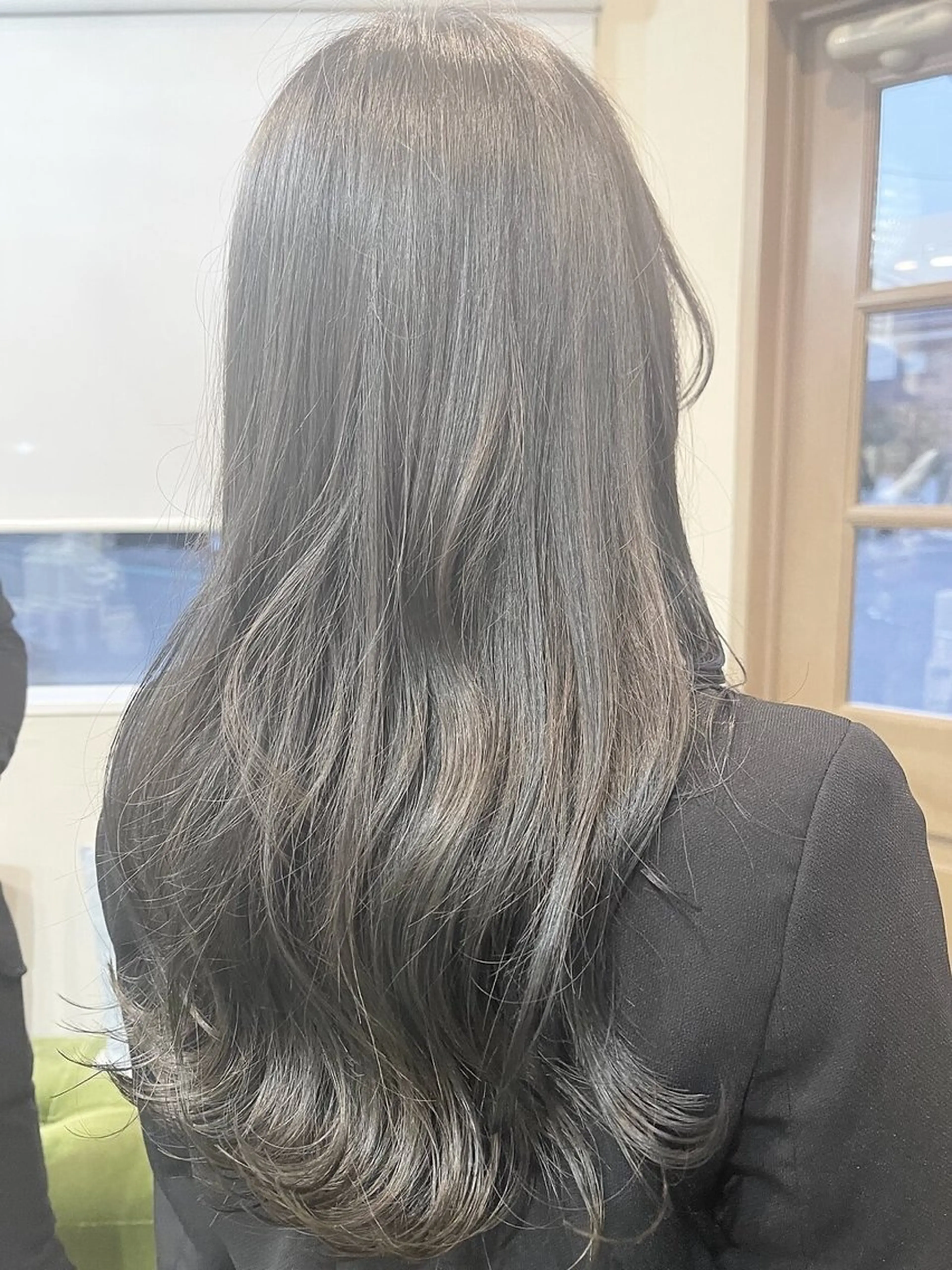 セミロング カラー 浅原 恵樹のヘアスタイル