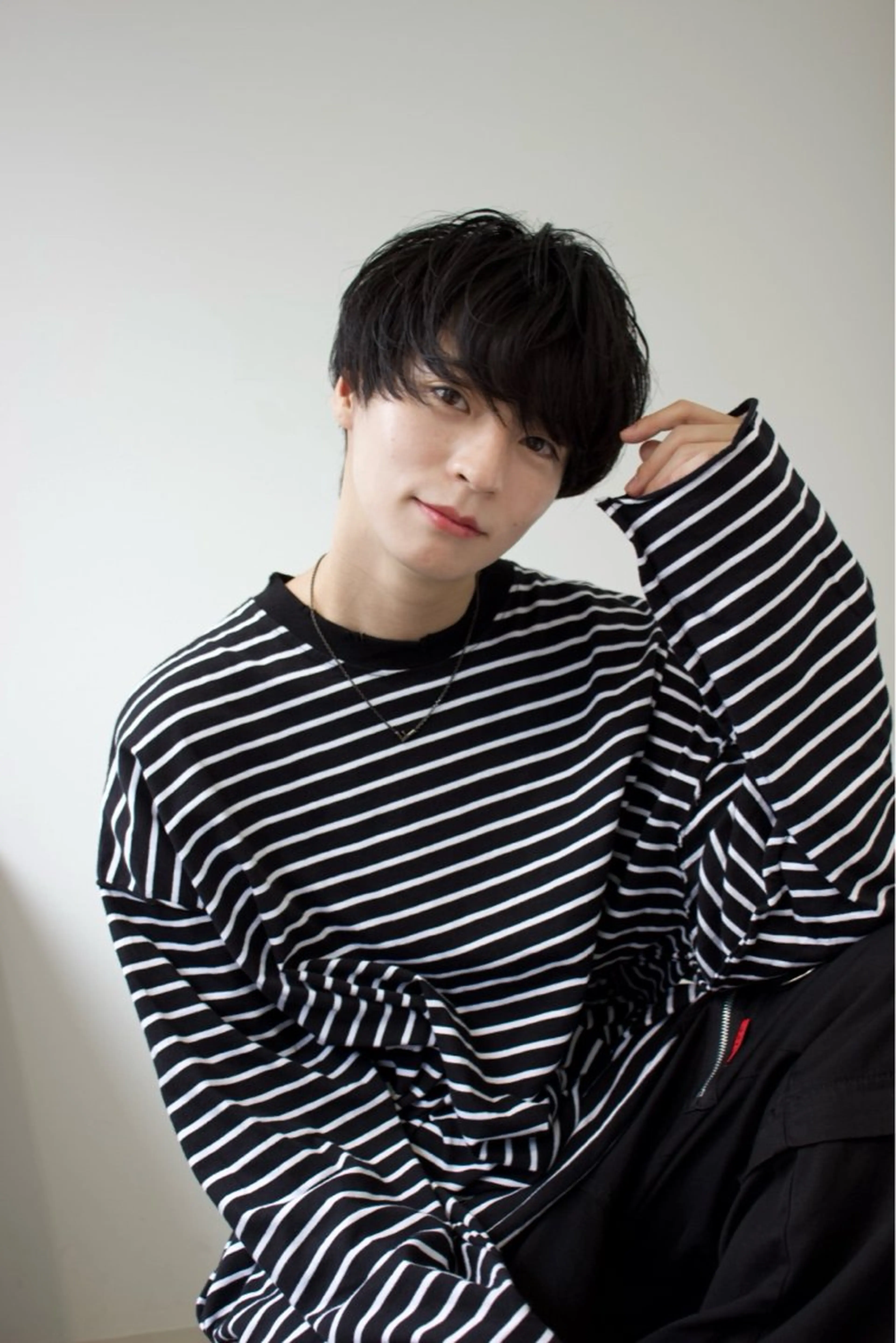 メンズ ラウンドマッシュ/ フェザーショート大阪のヘアスタイル