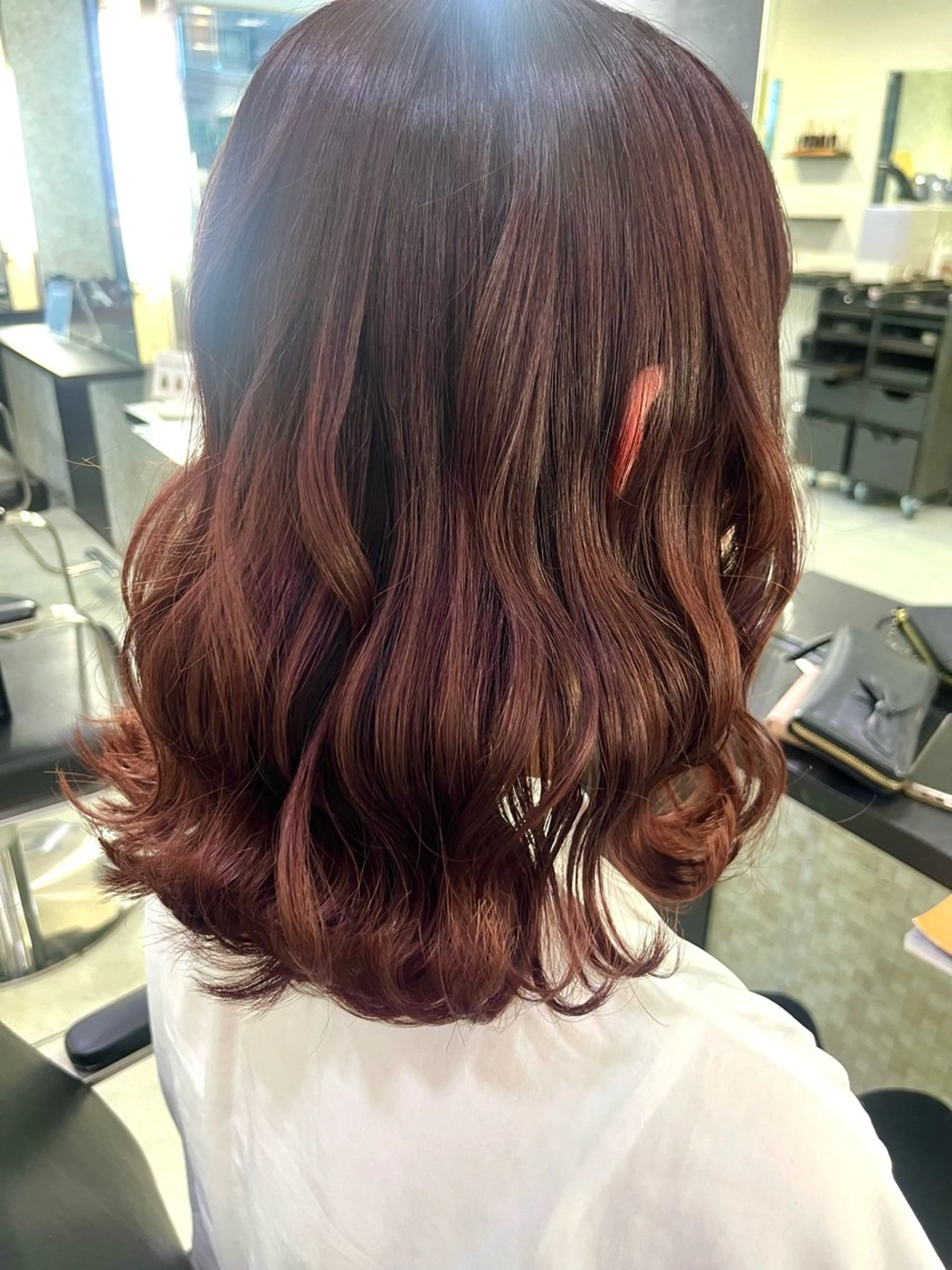 ミディアム カラー ブリーチ ブリーチなしカラー レッドカラー 杉山 愛のヘアスタイル