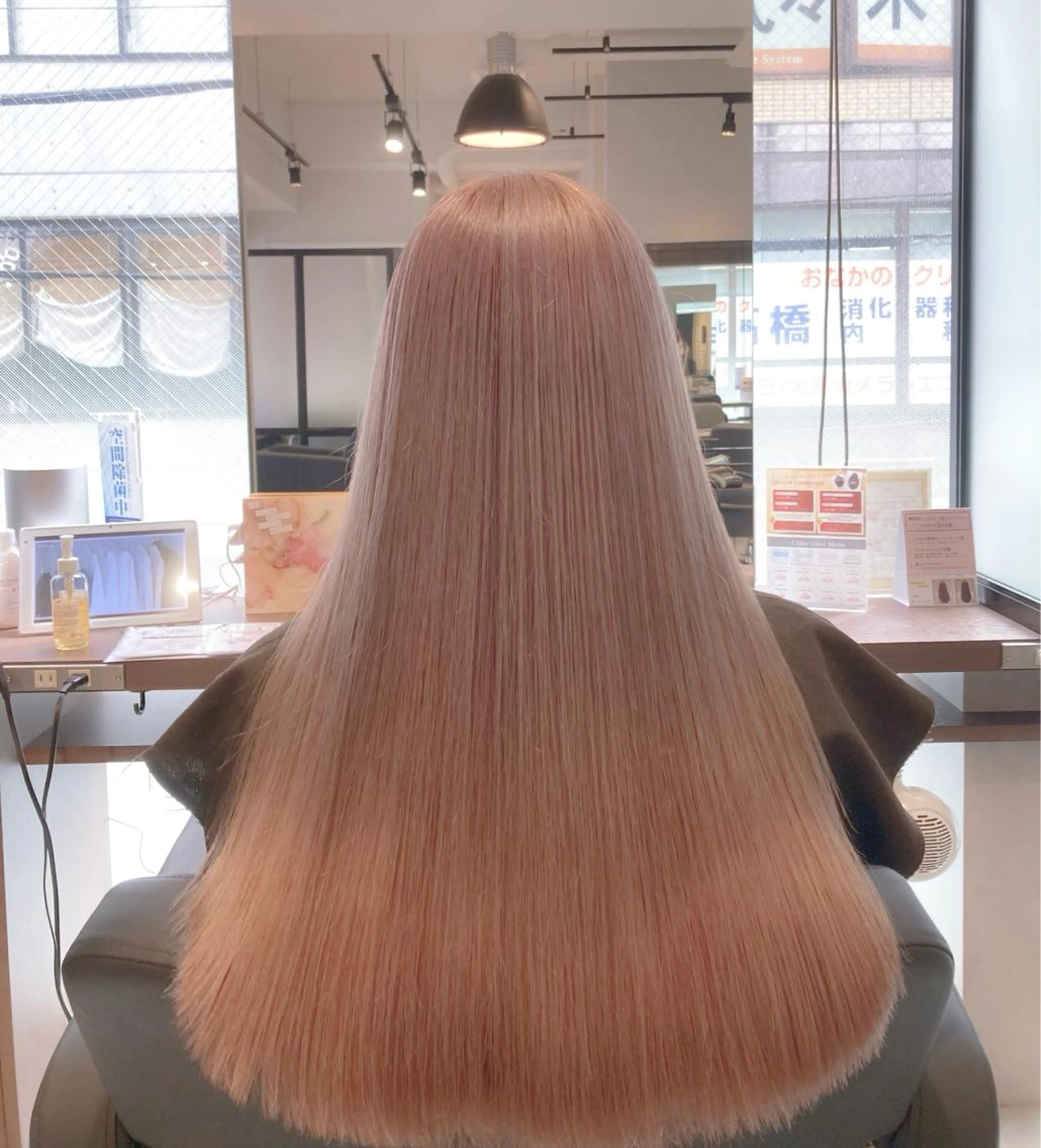 ロング カラー ベージュカラー ブリーチ ケアブリーチ ハイトーンカラー オレンジ 宮下 弦也のヘアスタイル