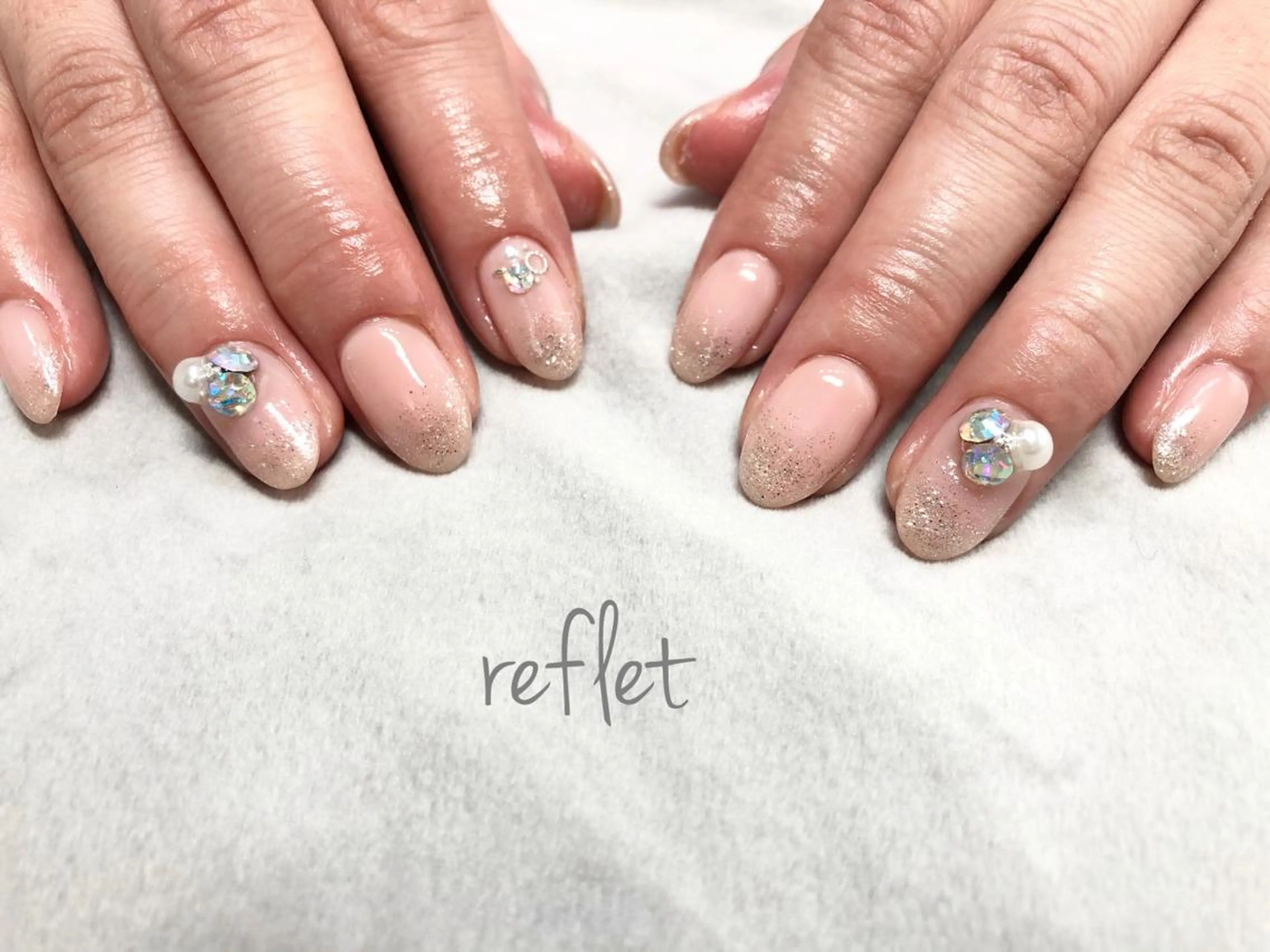 ネイル グラデーション ラメ(グリッター) ラメグラデーション オフィスネイル ハンドネイル reflet nailのネイルデザイン