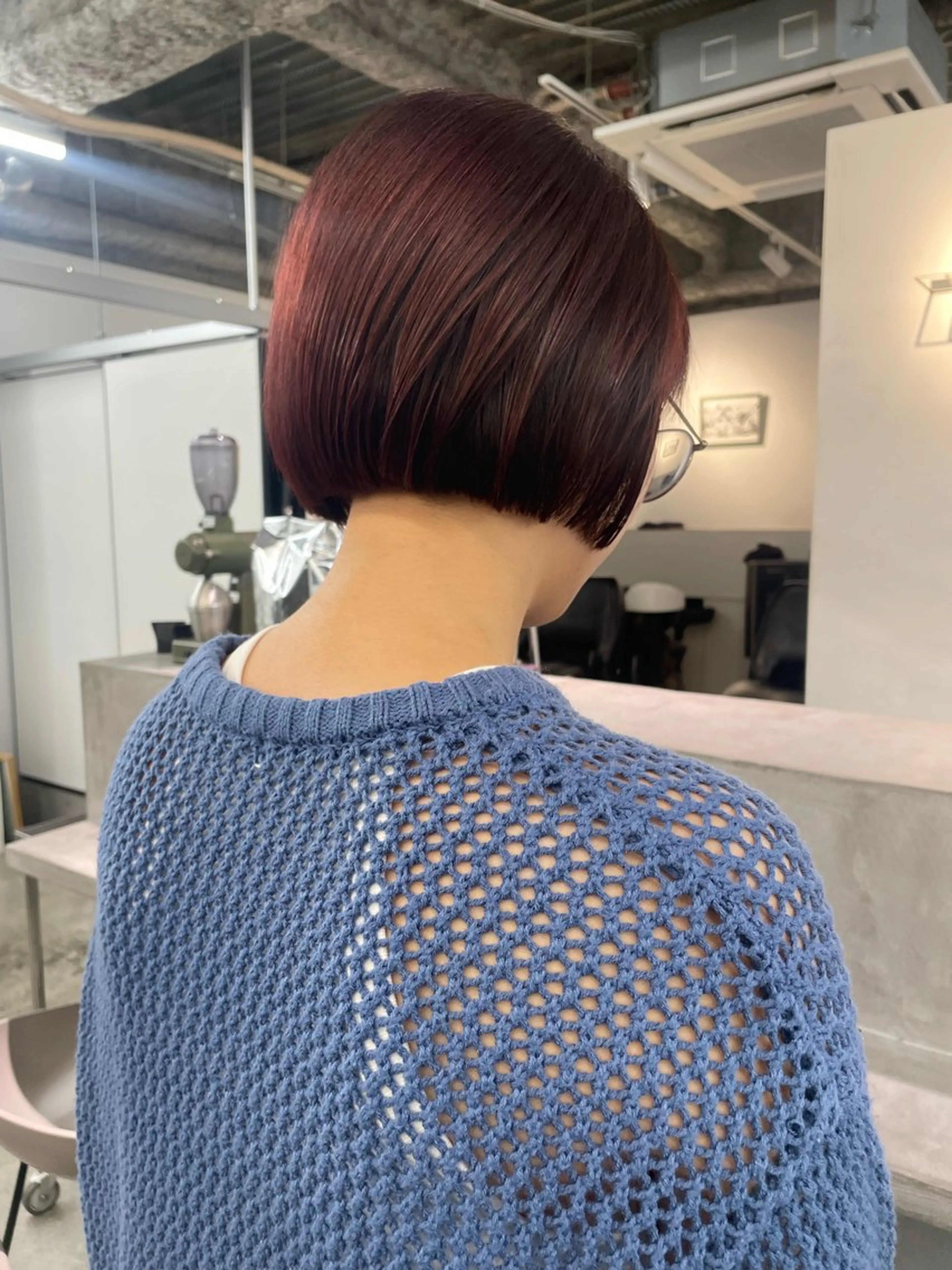 ショート カラー ボルドーカラー ボブ ヘアカラー パーマ、ボブ、透明感 カラー、小須田ゆあのヘアスタイル