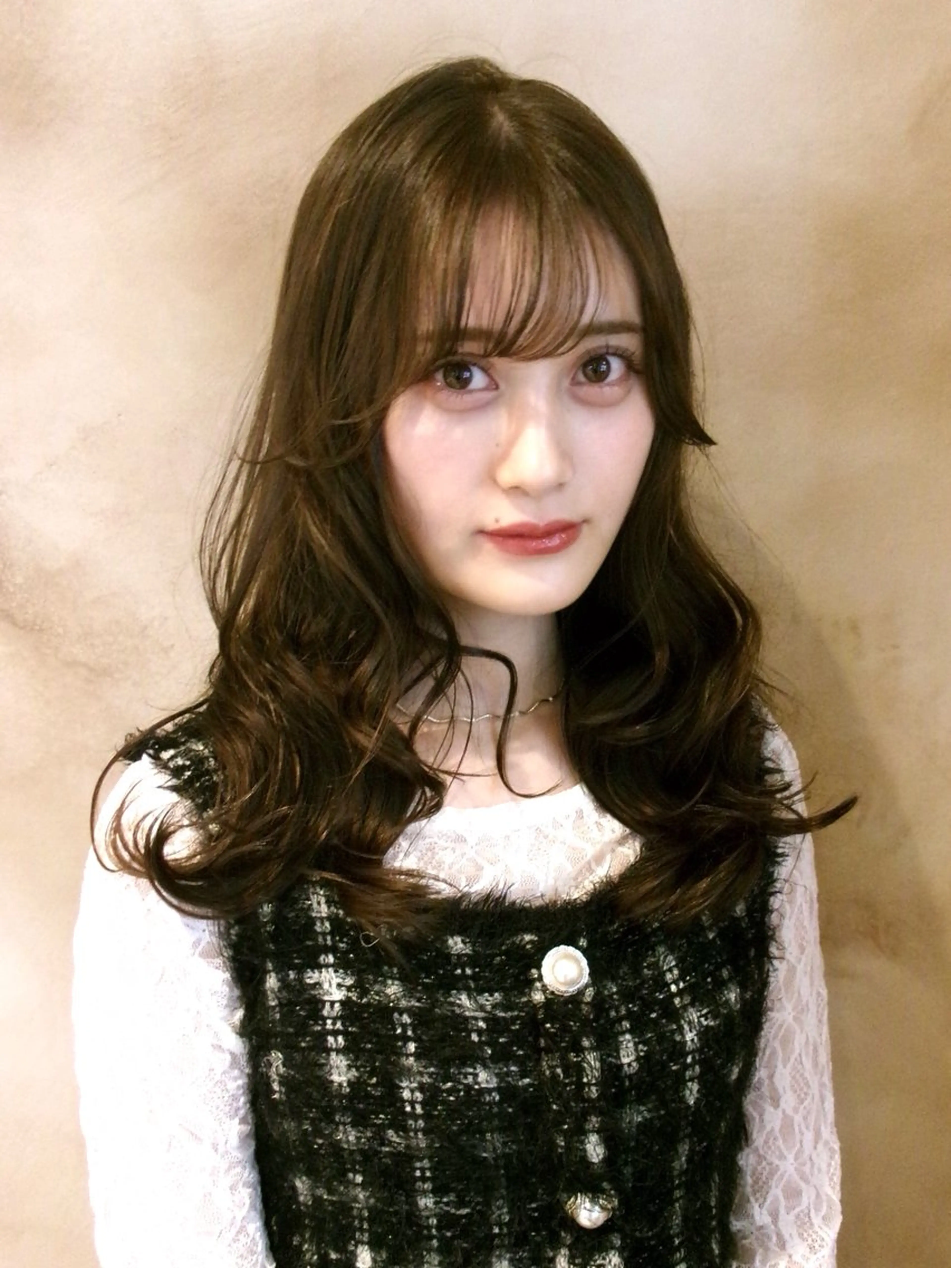 ロング カラー ベージュカラー ブリーチ ダブルカラー ブリーチなしカラー オリーブベージュ lot Karen / 心斎橋のヘアスタイル