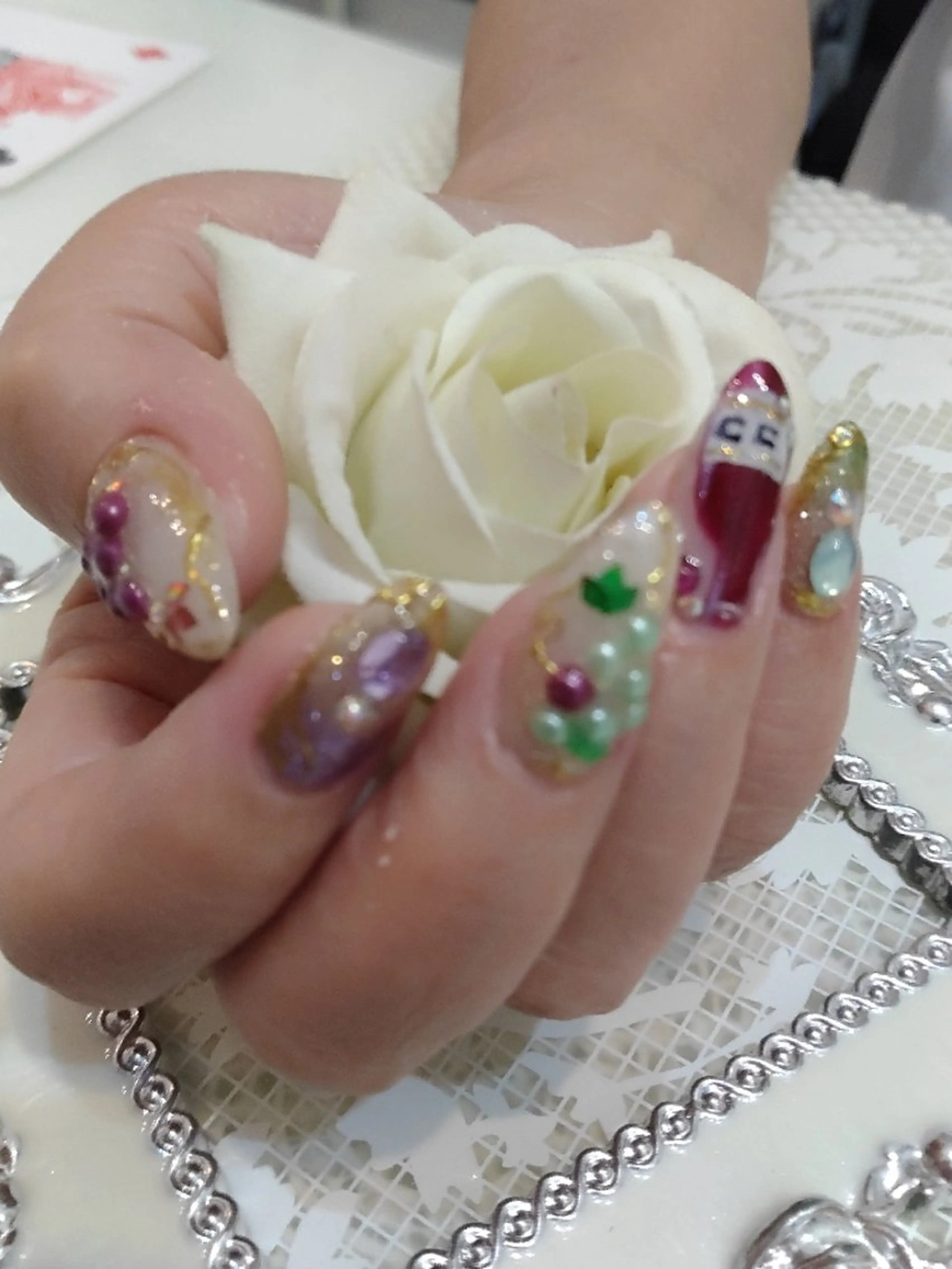 ネイル エステとネイル ローズコンフォートのネイルデザイン