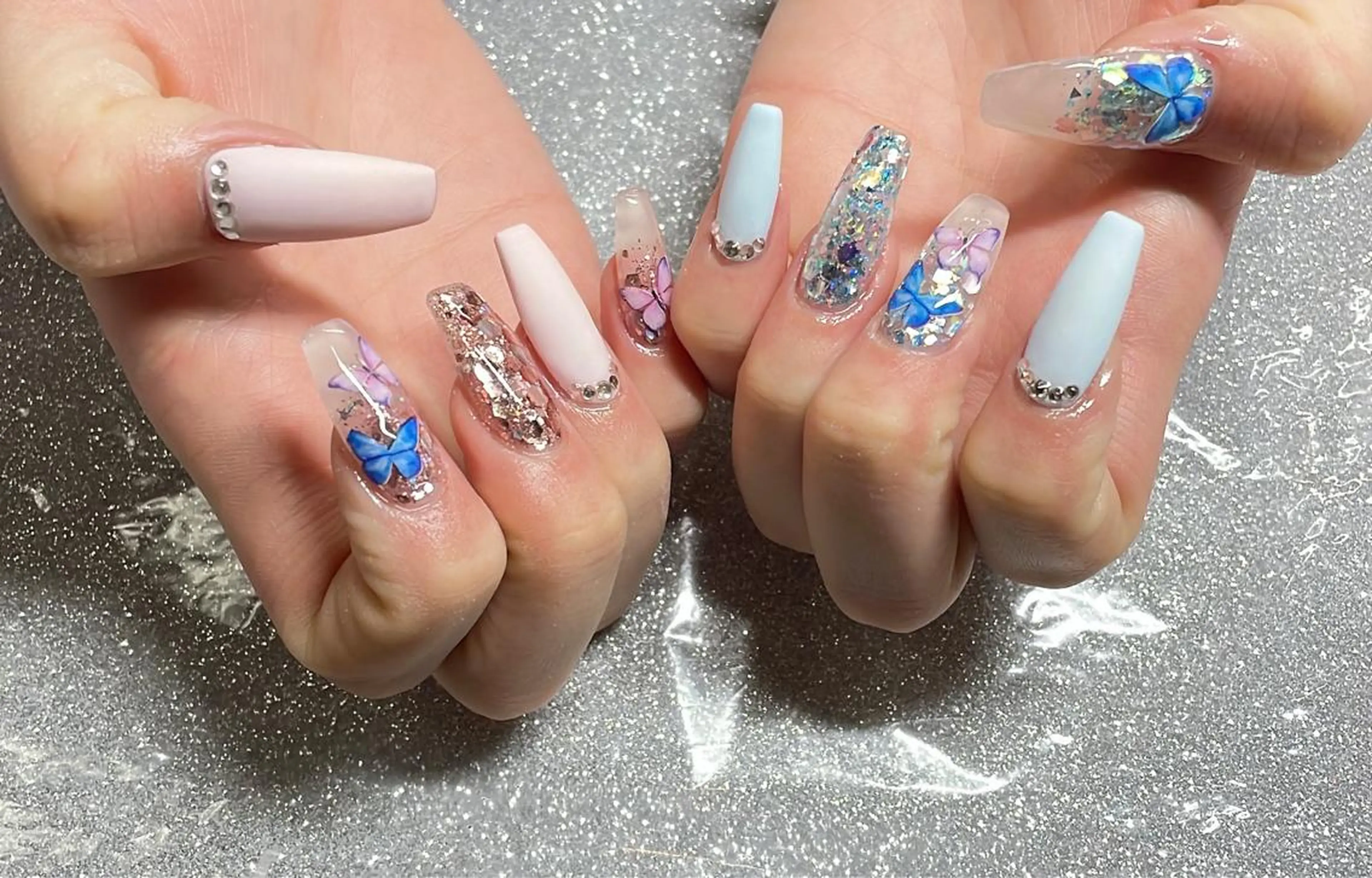 ネイル ハンドネイル VIERU 🌈🎀💖のネイルデザイン