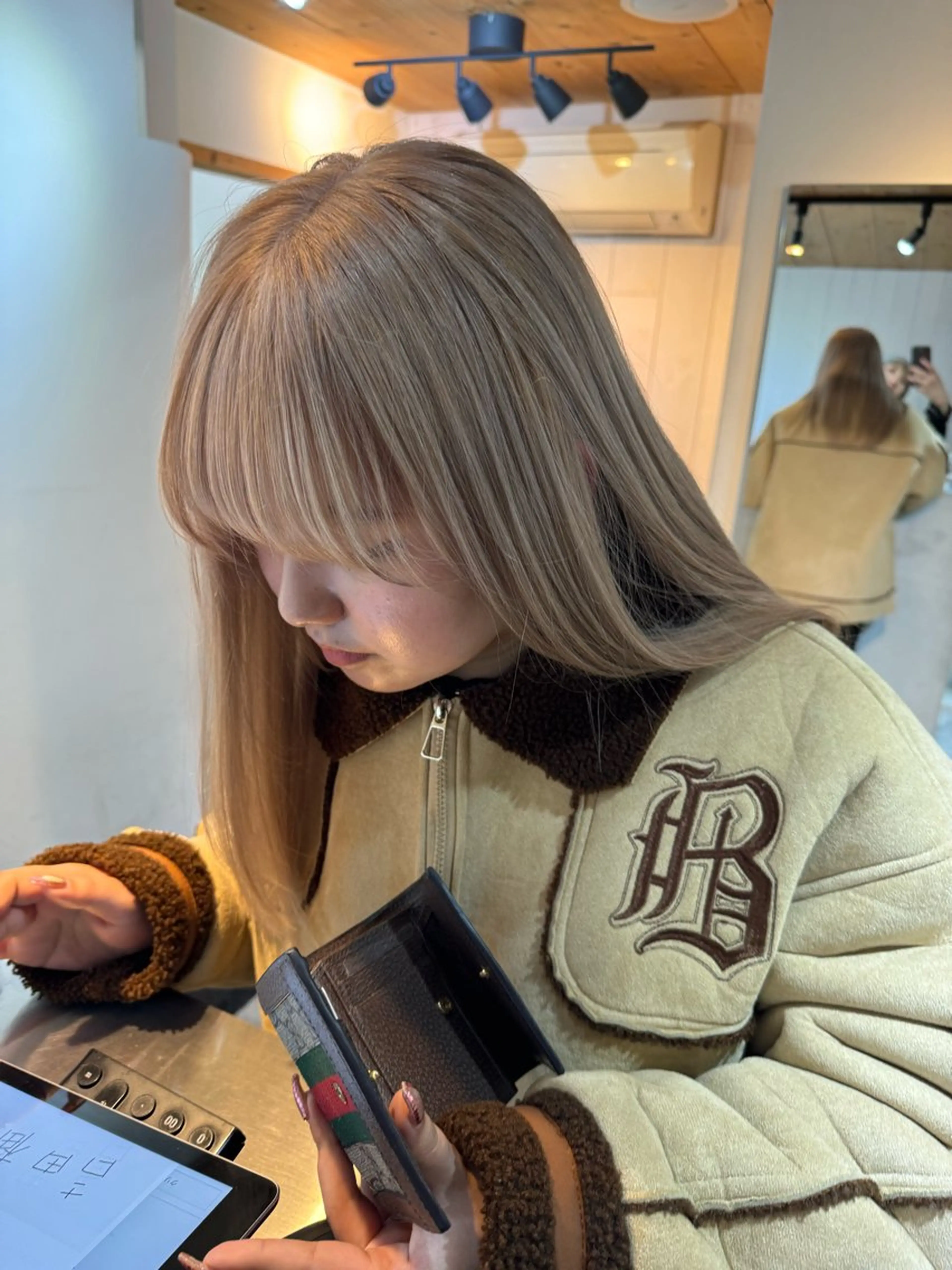 セミロング カラー バレイヤージュ ブリーチ ブロンド ケアブリーチ 透明感カラー Rico / bob/グレージュのヘアスタイル