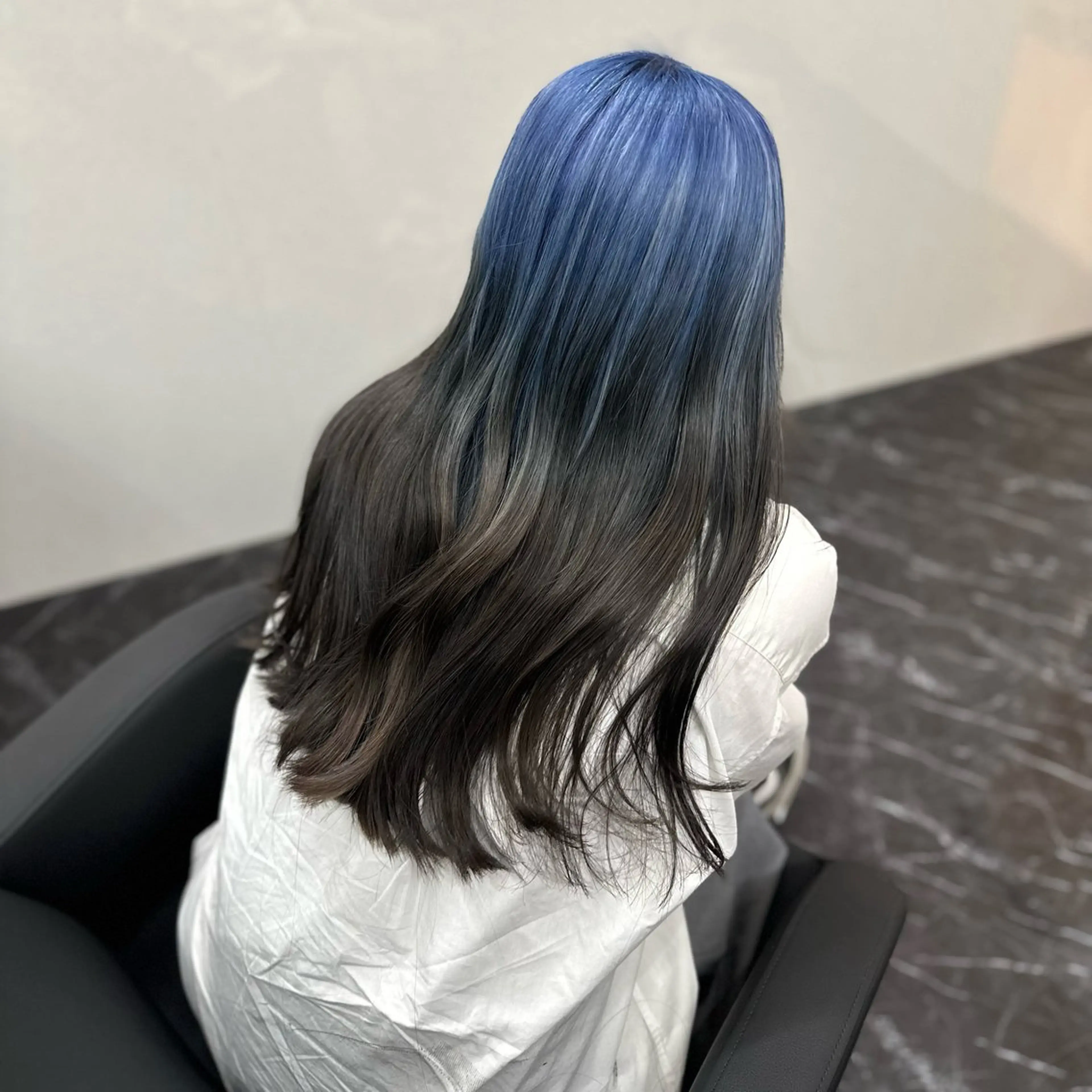 【🌈色に迷ったらこちら！🌈】ケアブリーチ＋💎色落ち抜群の寒色ブルーカラー💎＋高濃度ケアトリートメントの写真