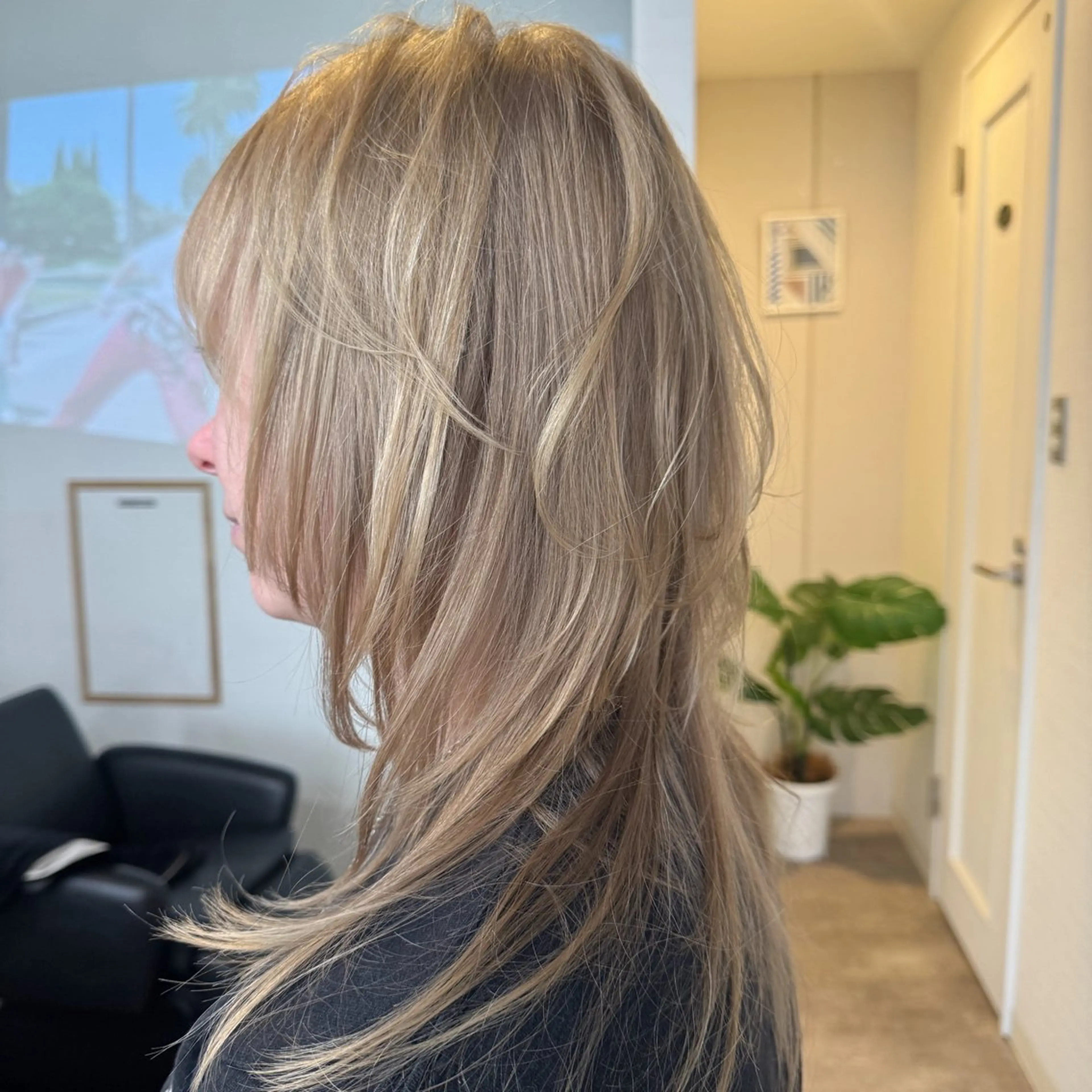 ロング カラー ブロンド レイヤーカット ウルフカット ウルフレイヤー BANK'S hair所属・💐ケラチン 髪質改善寺坂雄飛💐のヘアスタイル