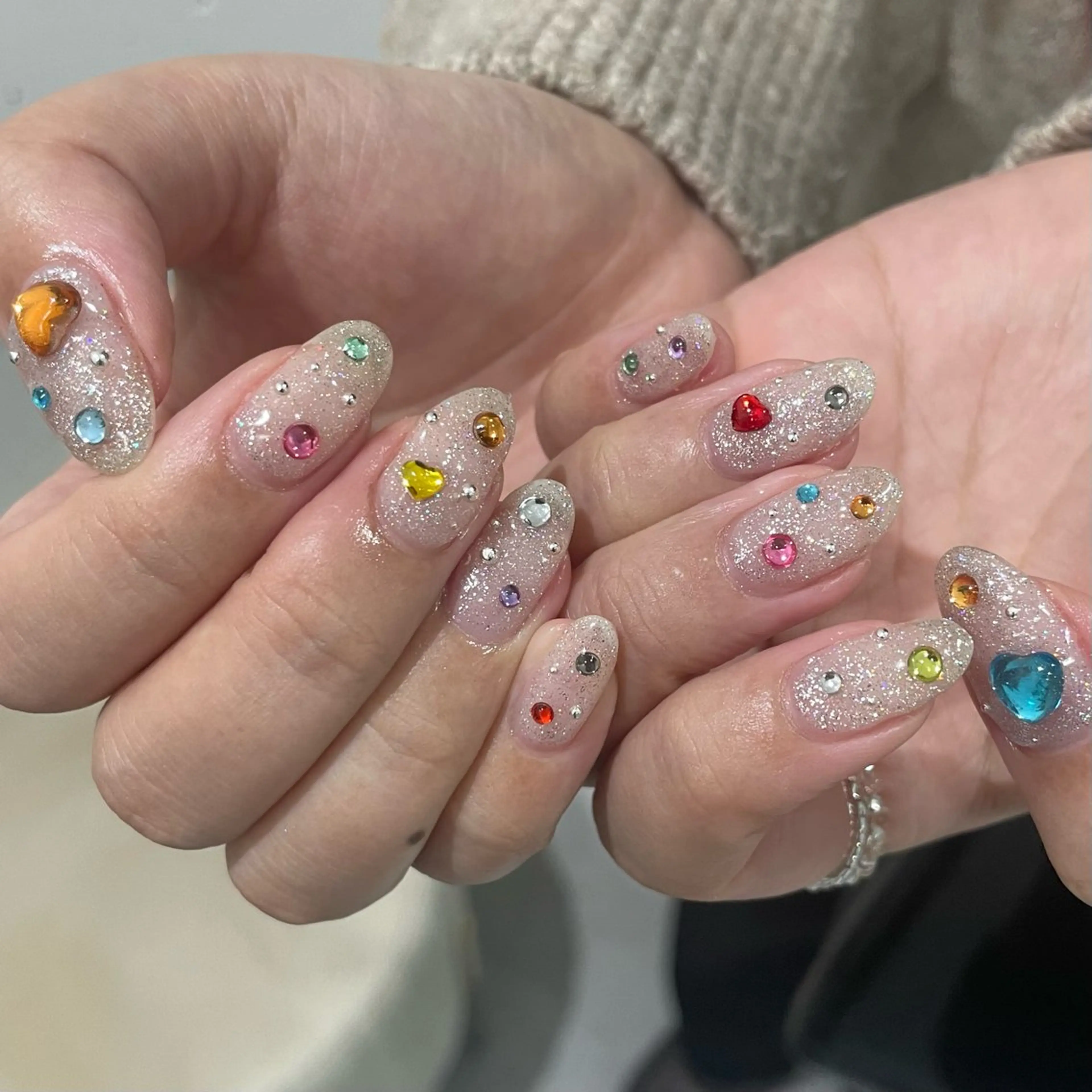 ネイル カジュアル キラキラネイル ニュアンスネイル ショートネイル 春ネイル 八潮市ショートネイル 🌼AKANEのネイルデザイン