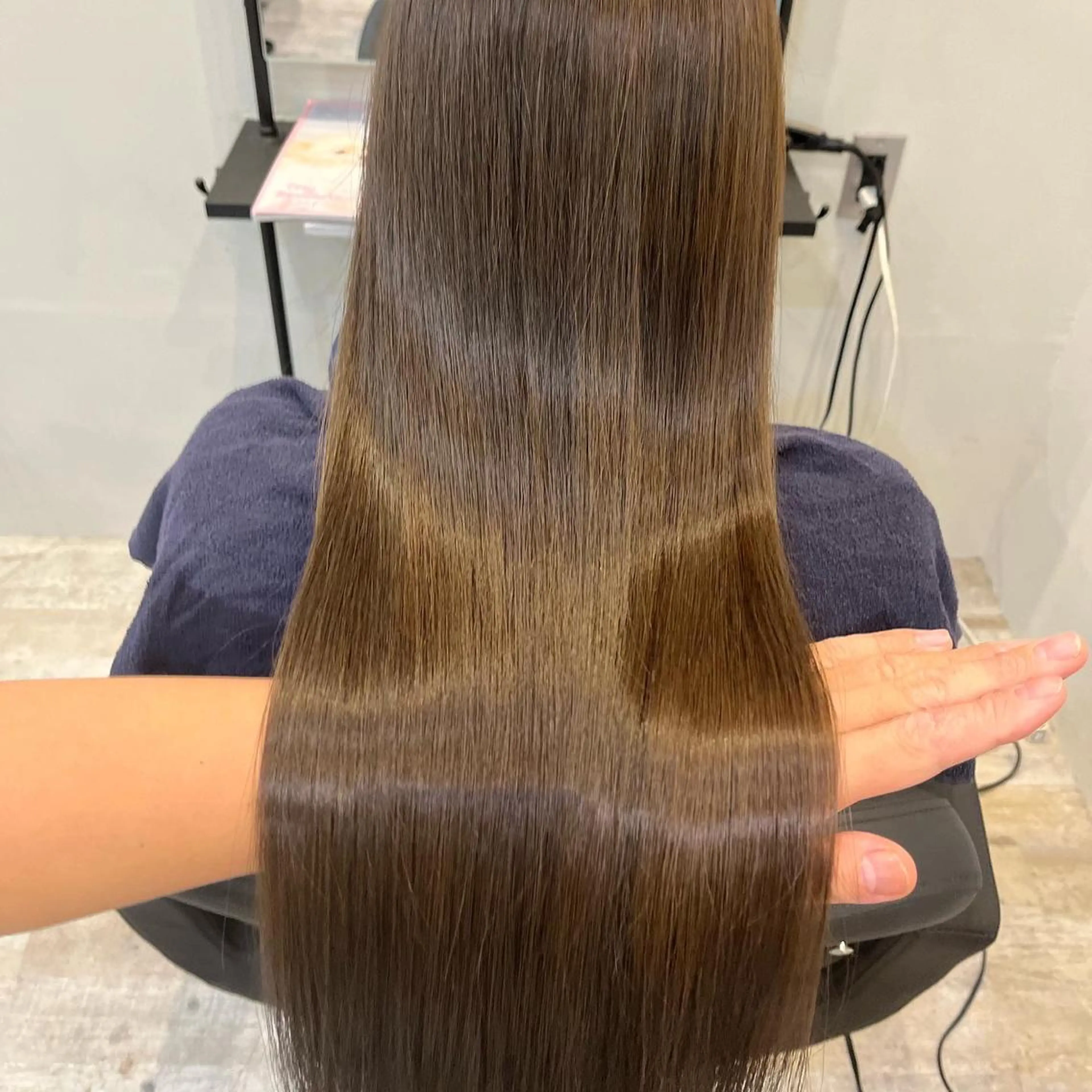 セミロング カラー パーマ ヘアアレンジ メンズ キッズ ネイル マツエク・マツパ アイブロウ メンズインナーカラー メンズ韓国風 黒髪 ブルーカラー ブルーブラック 武田涼レイヤーカット 髪質改善×縮毛矯正のヘアスタイル