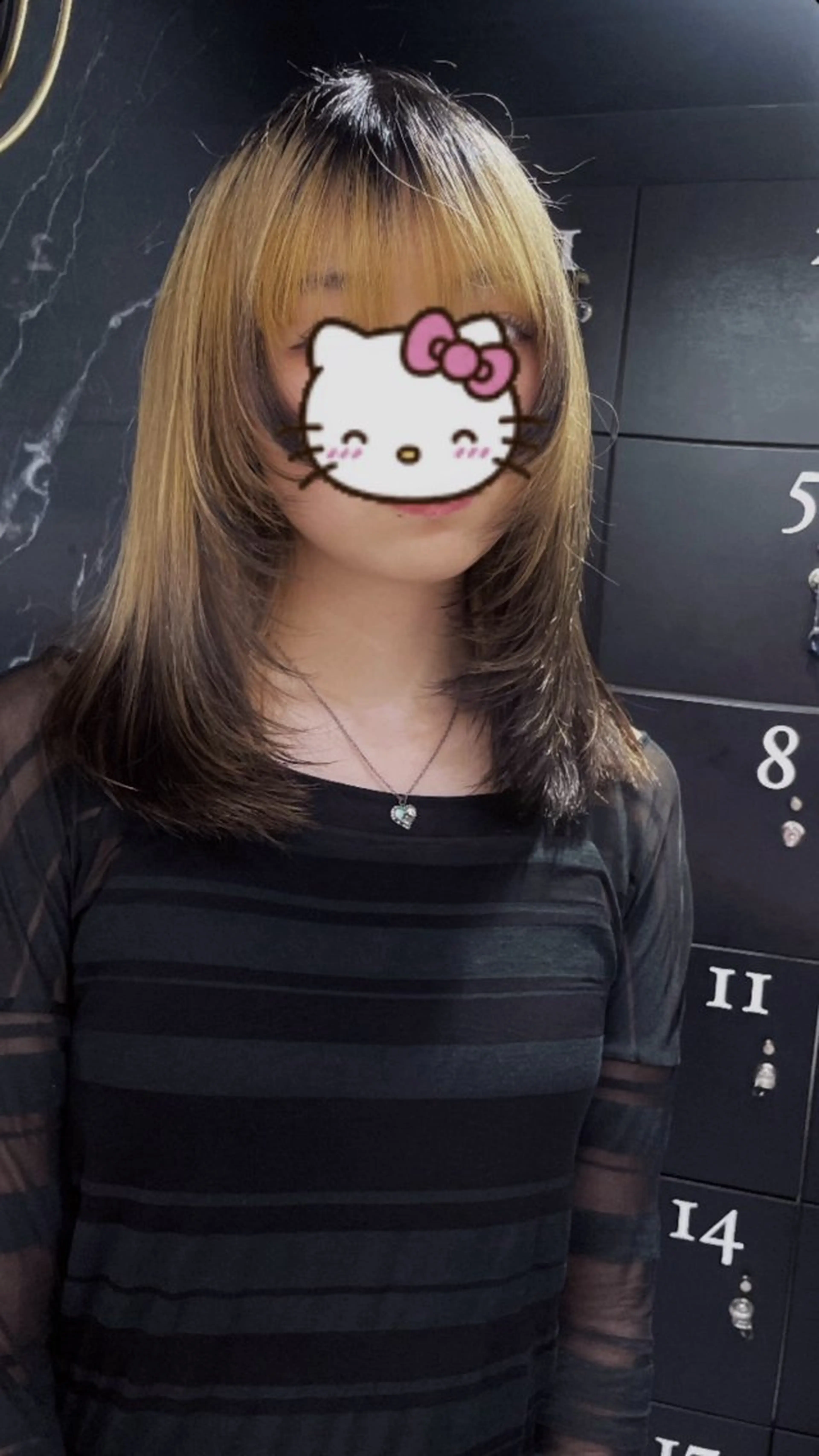 ミディアム GEM YURI ハイトーンカラーのヘアスタイル