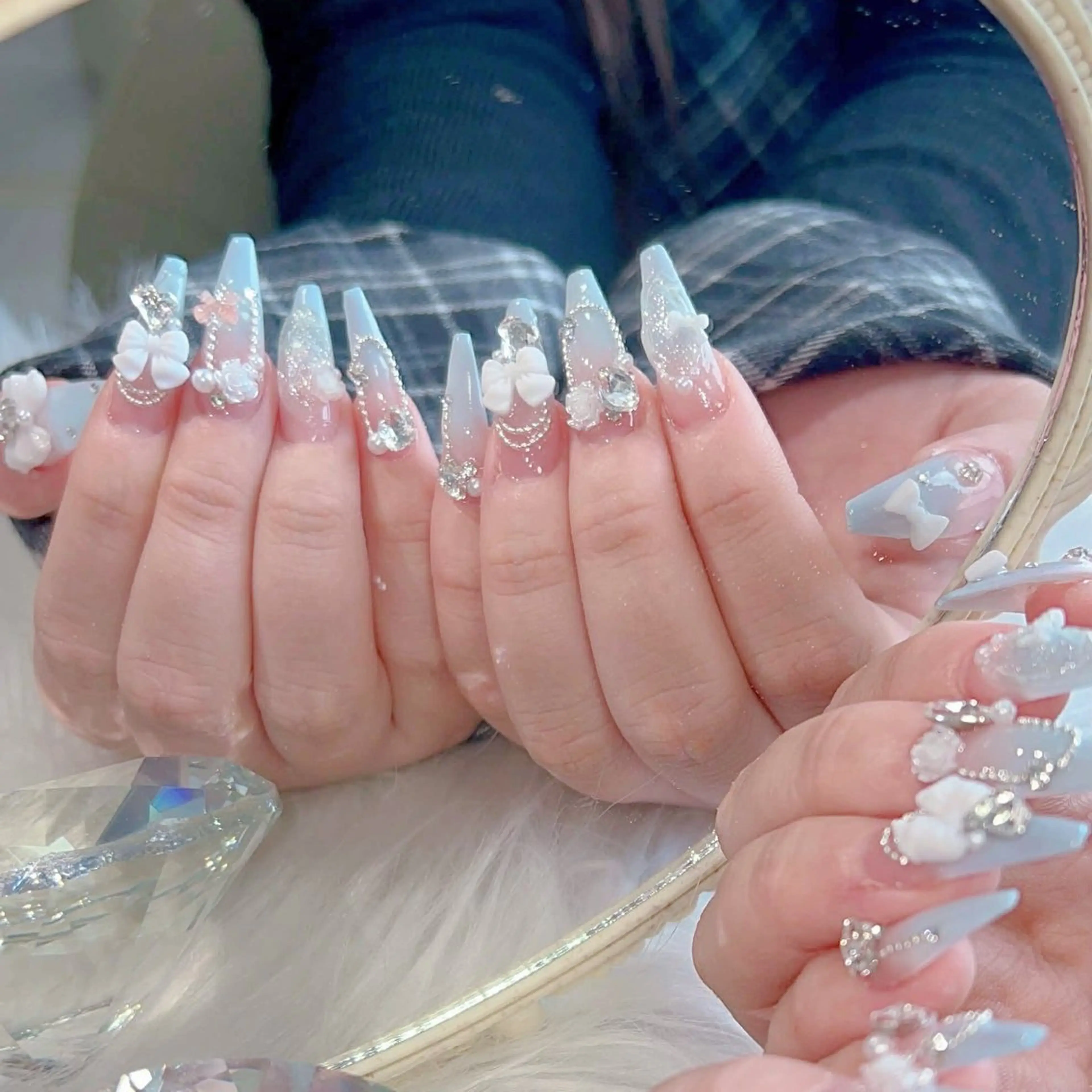 ネイル オーロラネイル クリアネイル 成人式 フラッシュネイル ジェルネイル ハンドネイル Amee Nail Salonのネイルデザイン