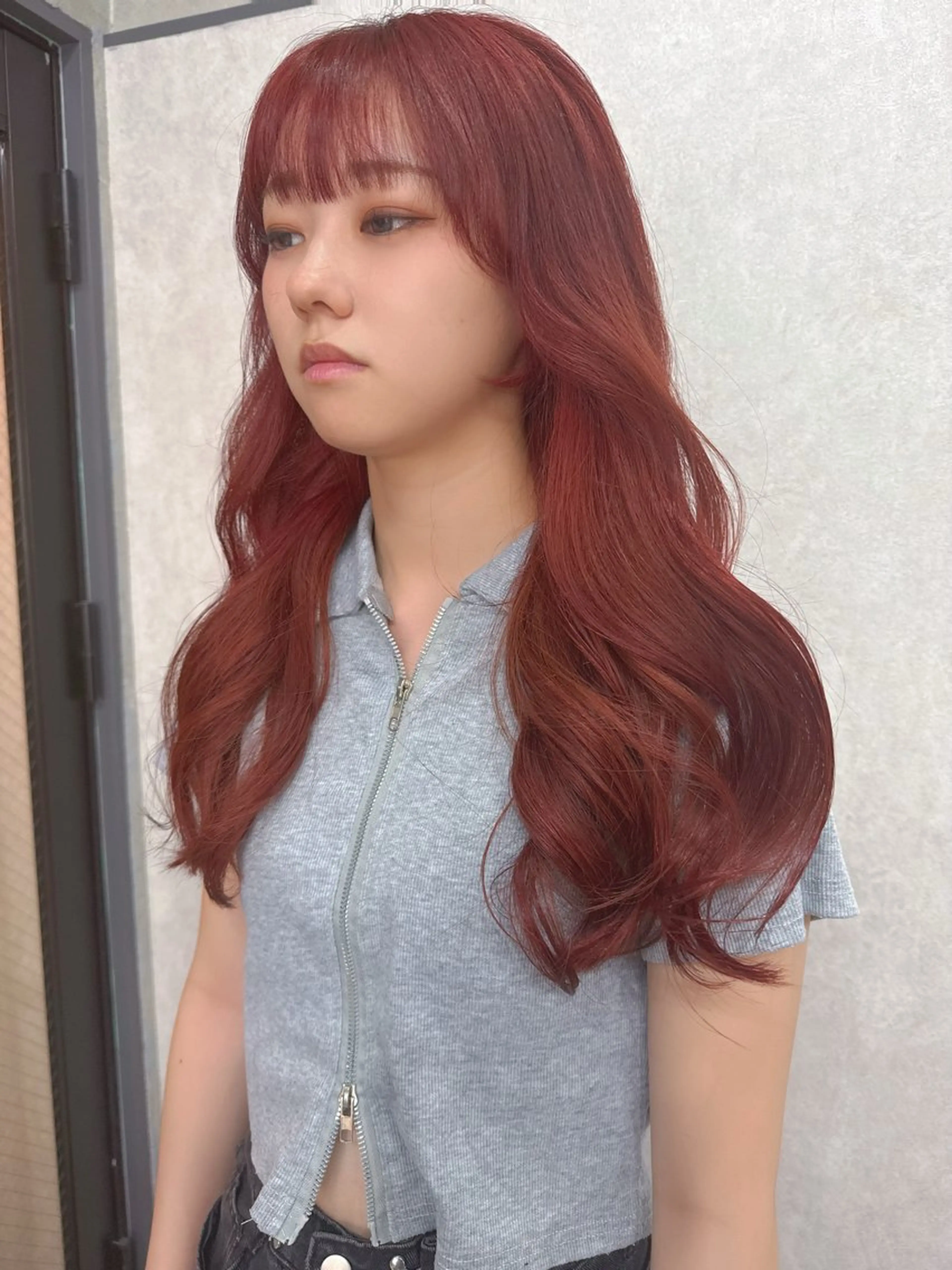 ロング カラー レッドカラー AIRI layer cut hairのヘアスタイル