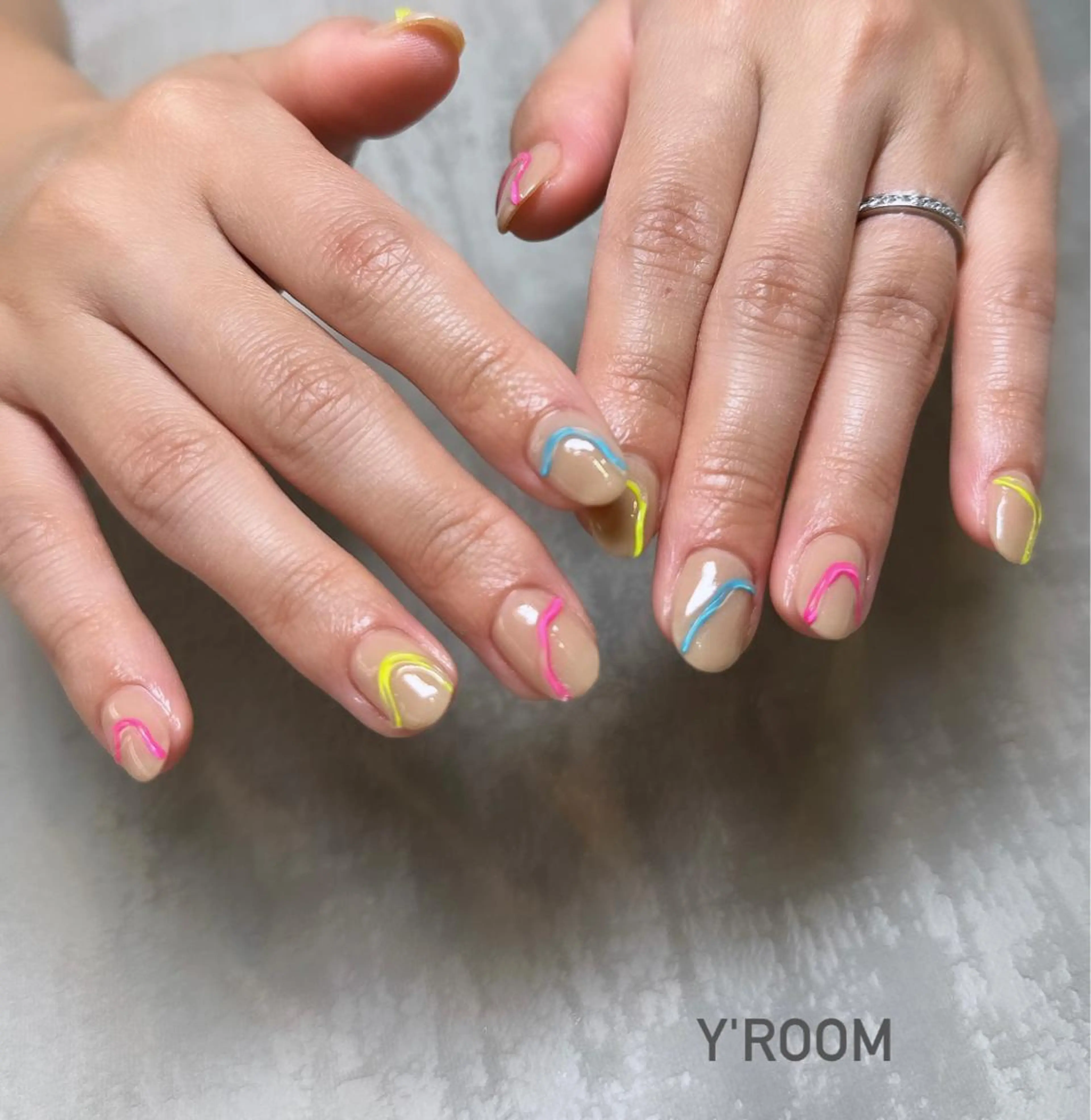 ネイル オーロラネイル フラッシュネイル フットネイル ジェルネイル 氷ネイル・うるうるネイル ハンドネイル YUKA （ネイリスト）のネイルデザイン