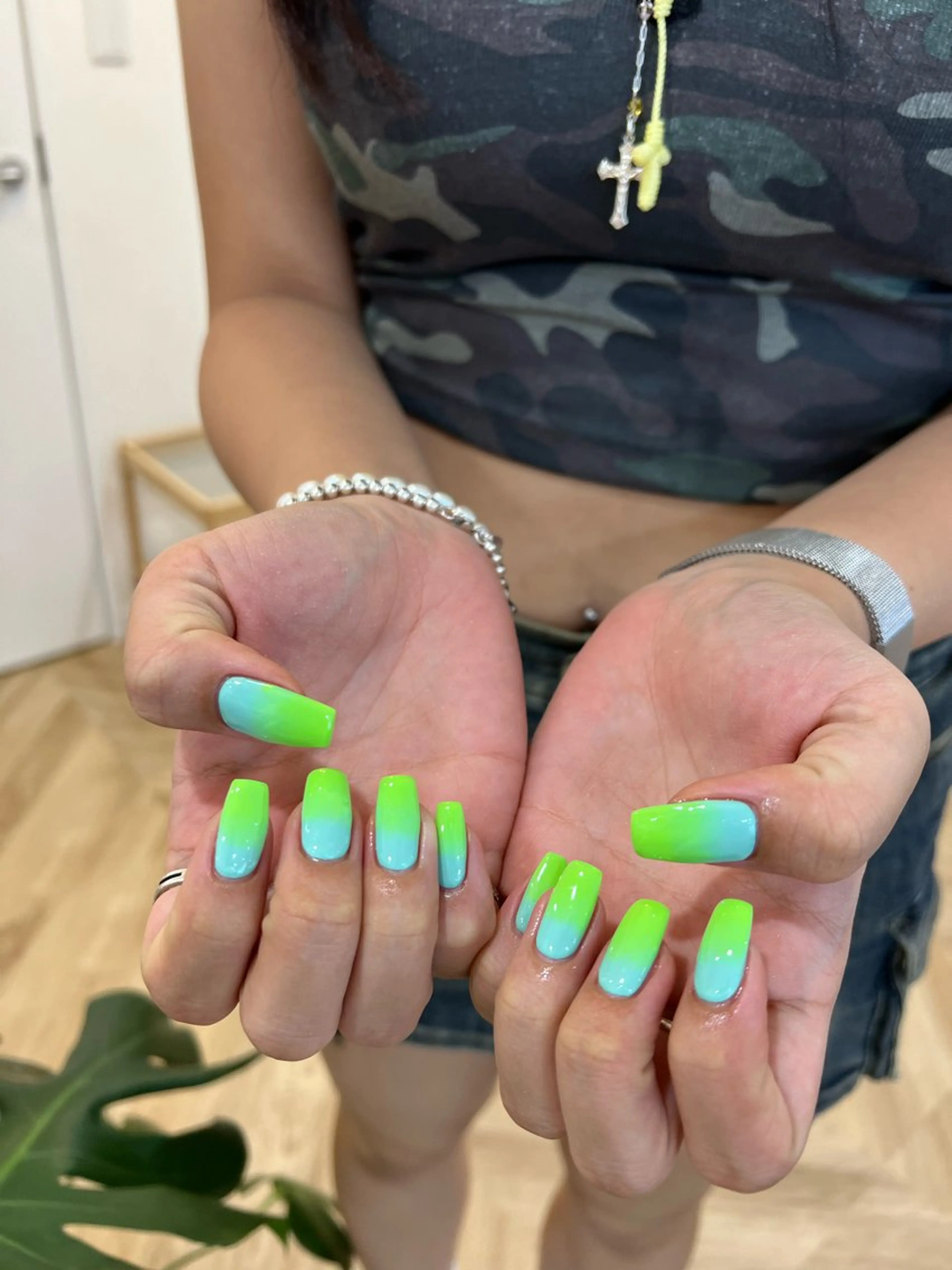 ネイル ハンドネイル フットネイル ハンドケア Nes.Nail所属・Miyagi Asamiのネイルデザイン