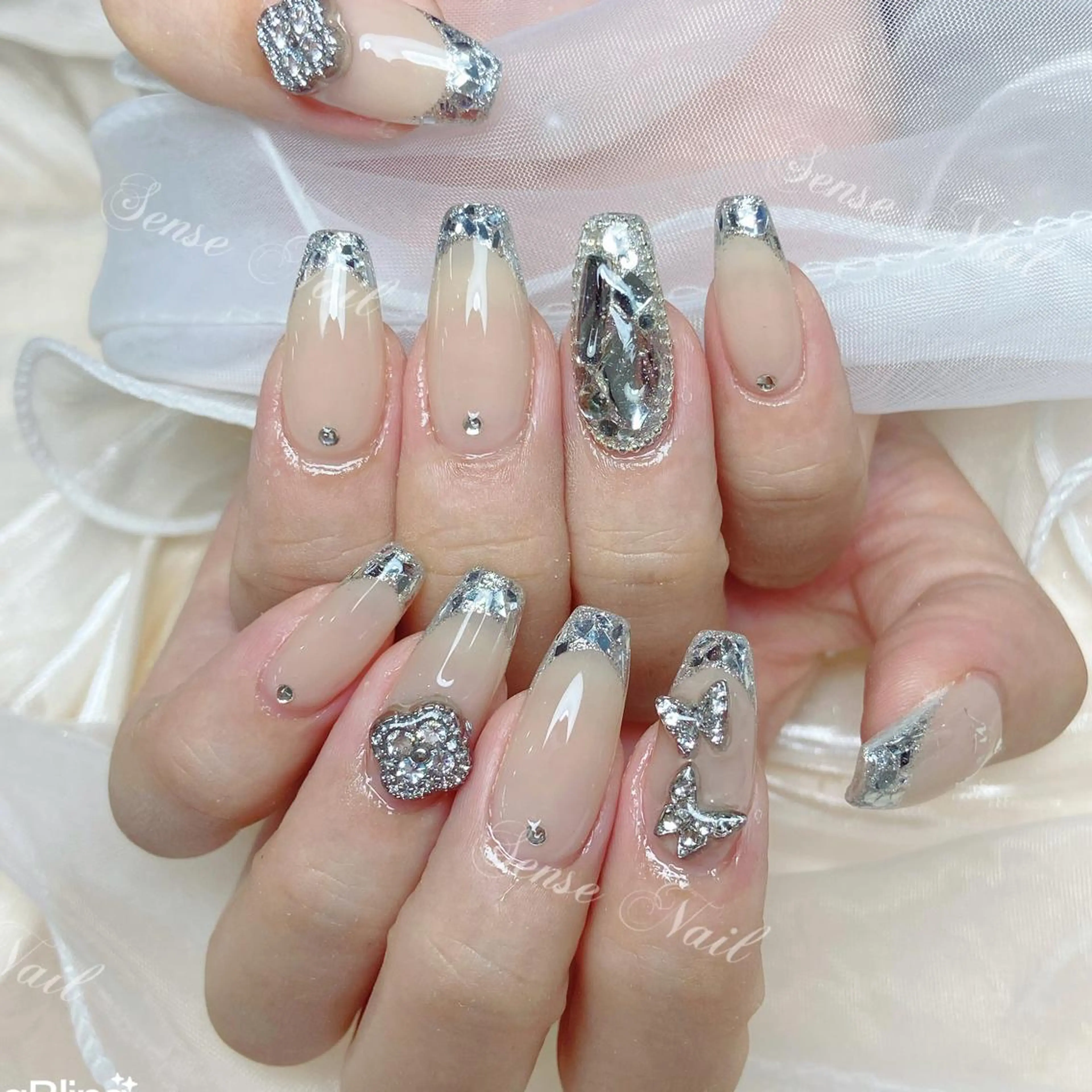 ネイル ハンドネイル ハンドケア Queening 🦋のネイルデザイン