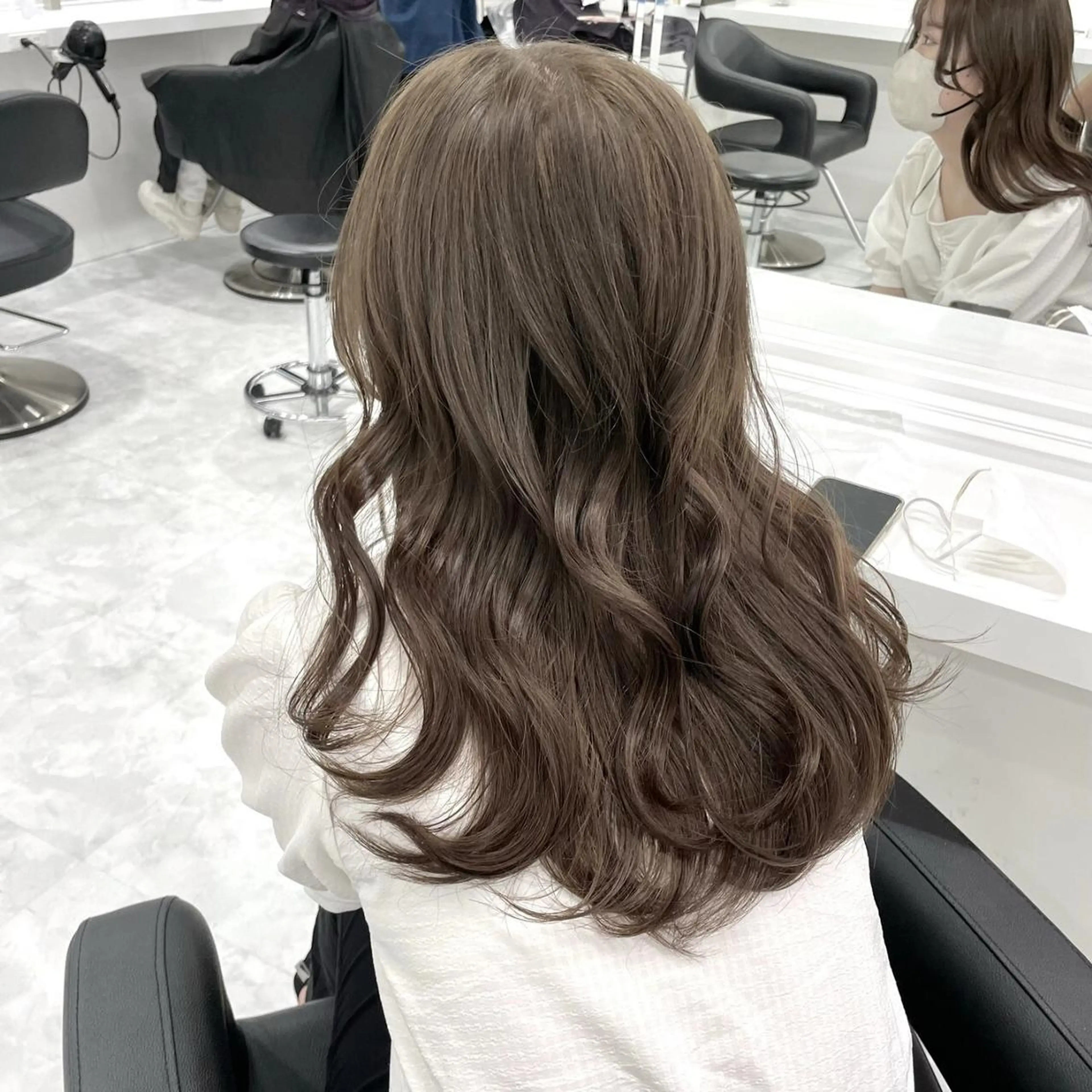 カラー 秋冬トレンドカラー 🩶韓国透明感🩶のヘアスタイル