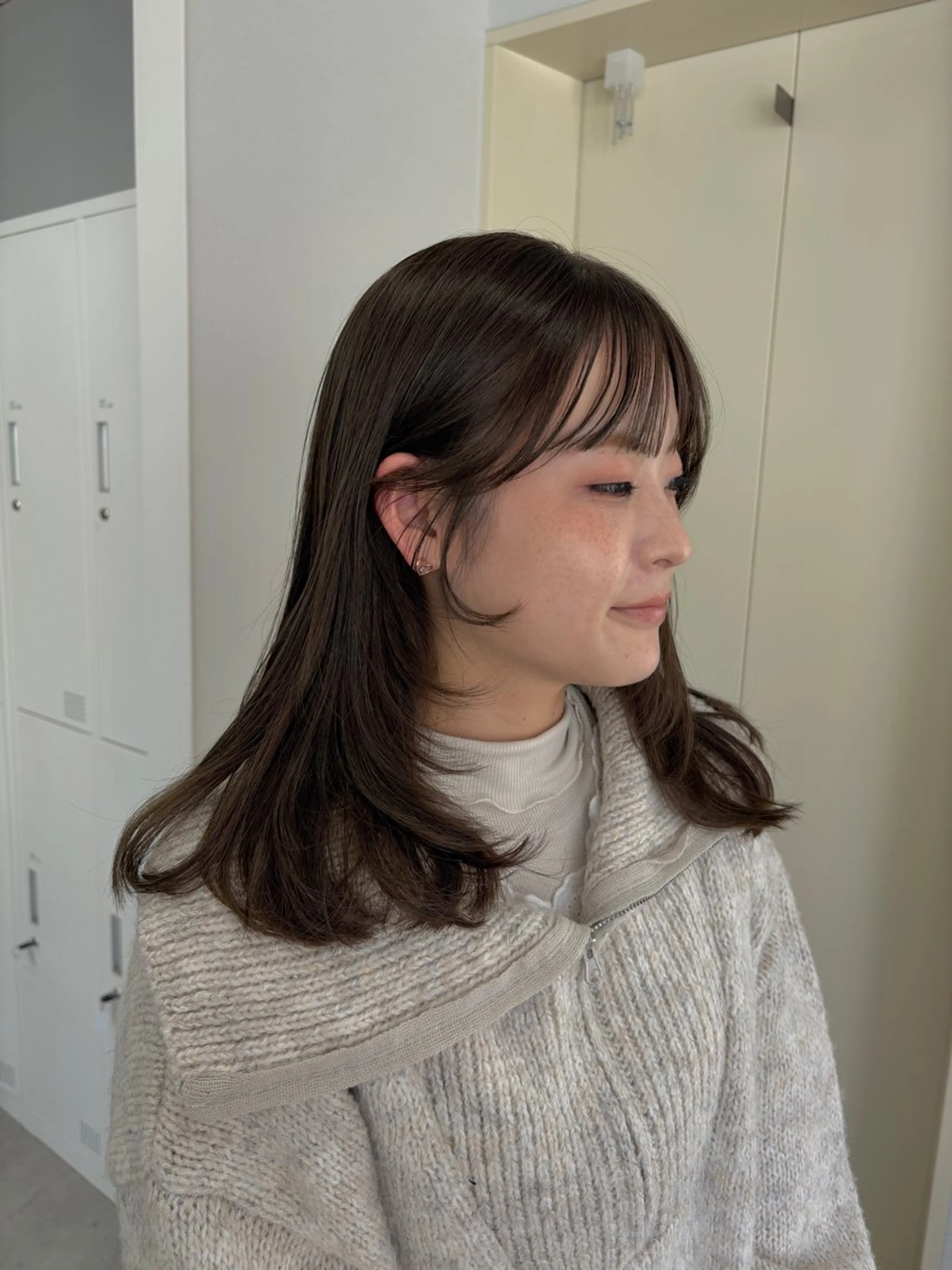 ミディアム ケアカラー レイヤーカット カット ヘアカラー aoi🤎 透明感カラーのヘアスタイル