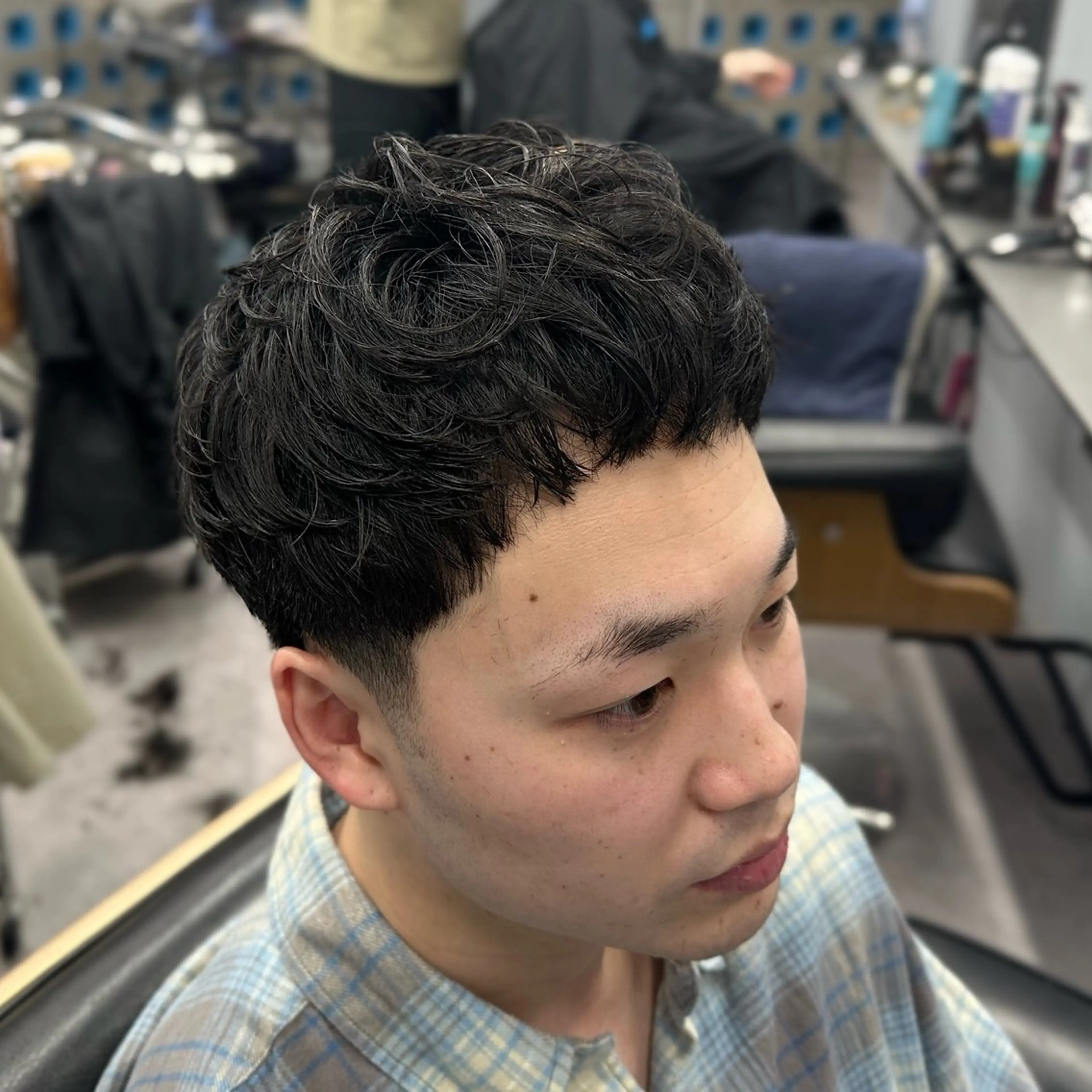 ショート メンズ メンズブリーチ センターパート フェードカット メンズパーマ スペインカール カット I-CON  #blue MEN'S所属・池袋/カラー/パーマ NATSUのヘアスタイル