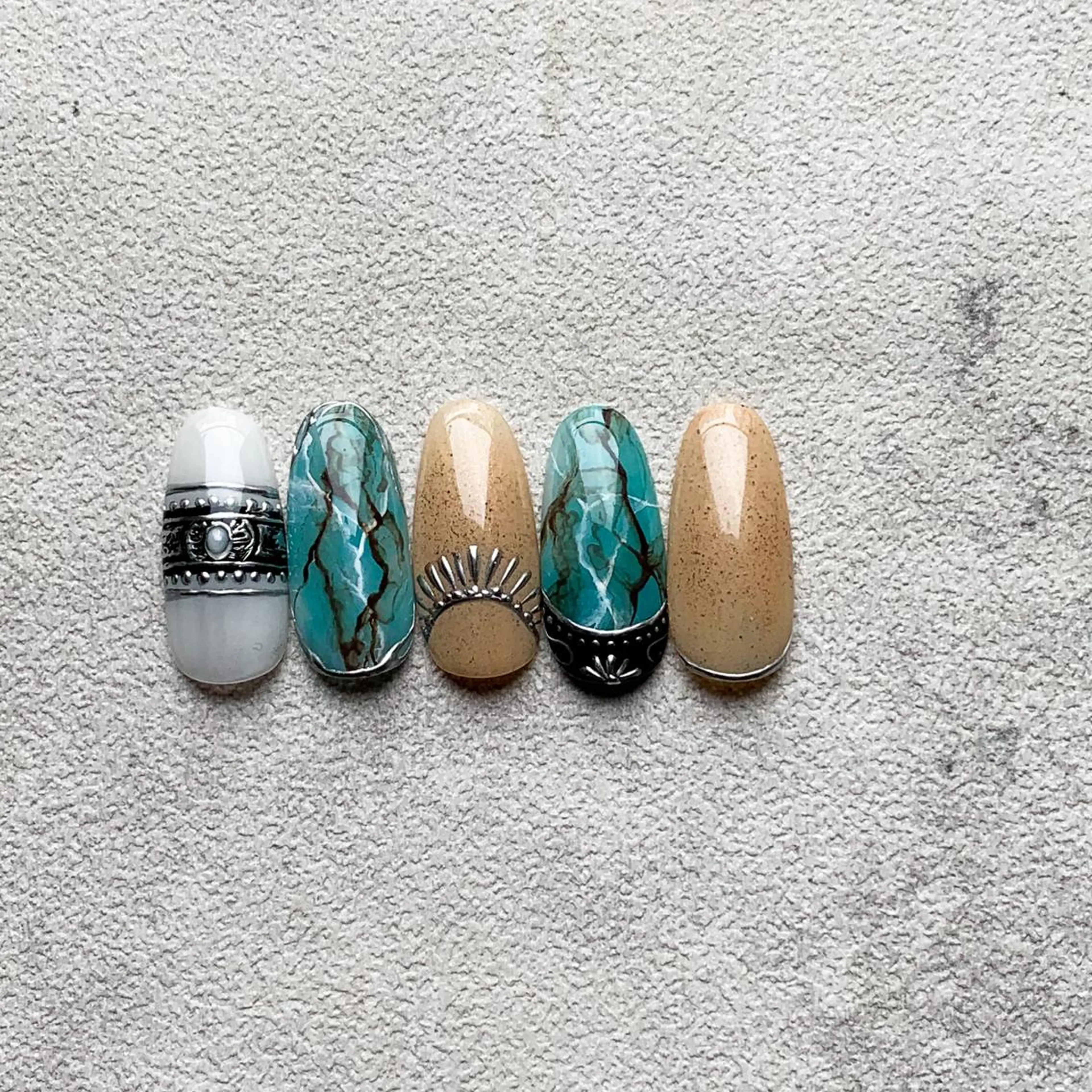 ネイル atelier FIORITURA所属・FIORITURA aiのネイルデザイン