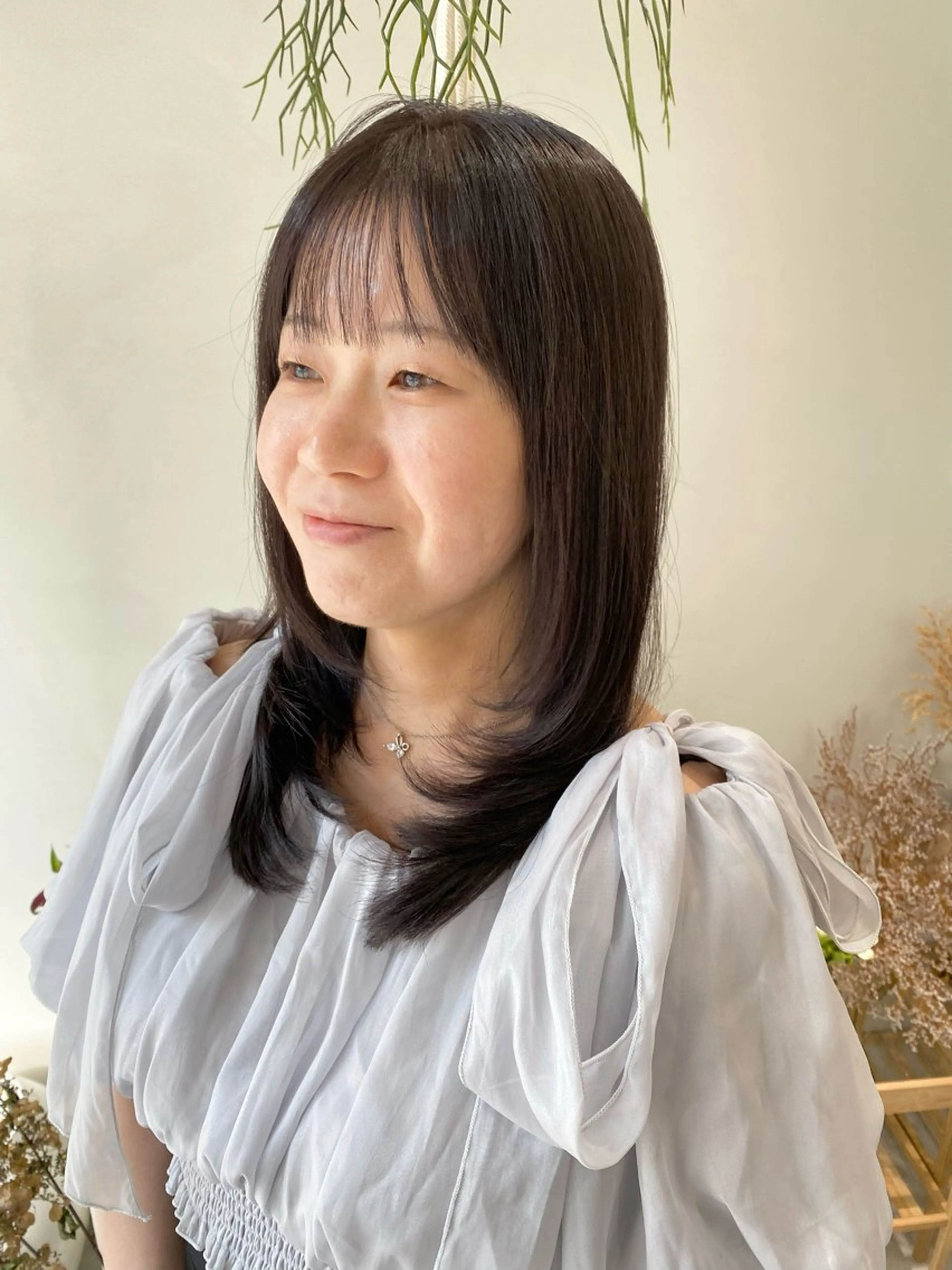 セミロング ミストバング 韓国風ヘア カット ヘアカラー トリートメント 🪻花屋併設🪻秀島 有紀のヘアスタイル