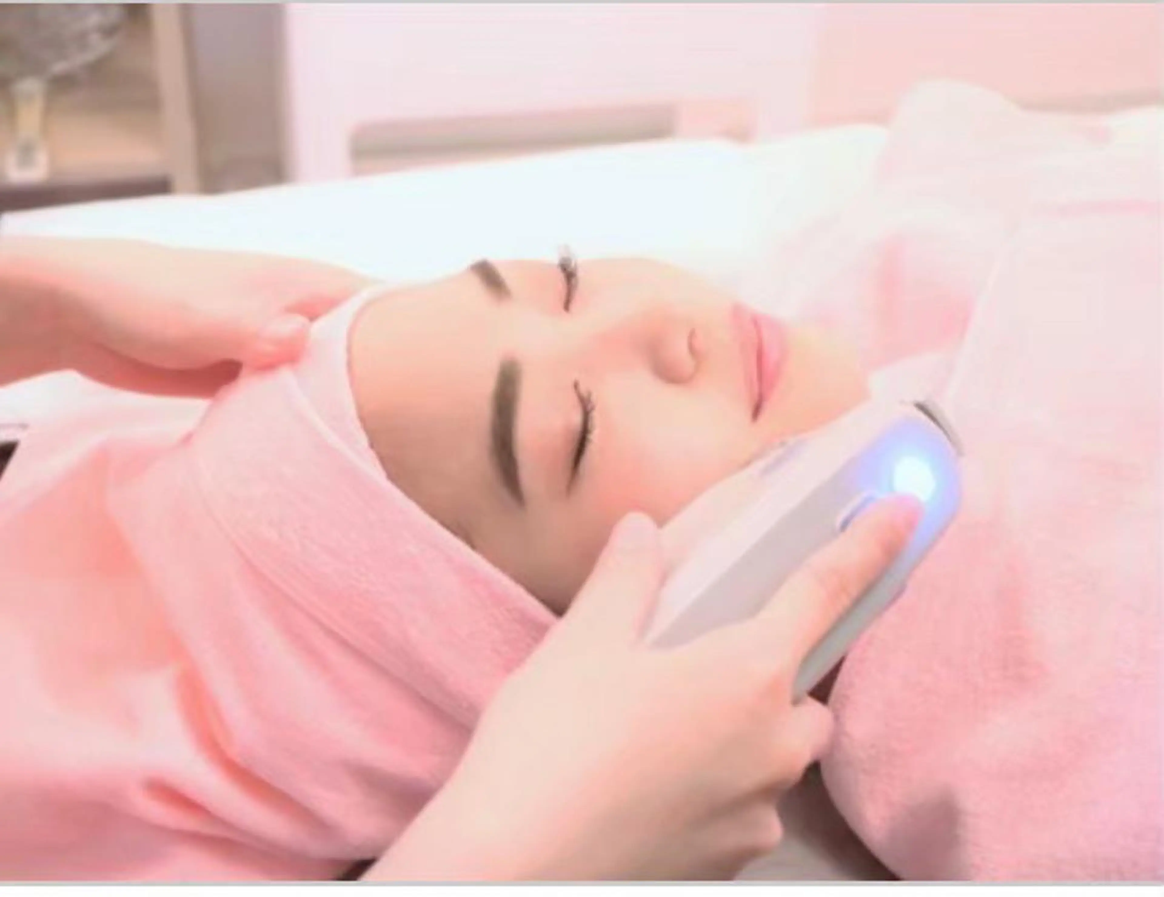 小顔になりたい方ぜひ!たるみ、しわ、リフトアップに効果抜群!細かく当てて顔全体を整えるの写真