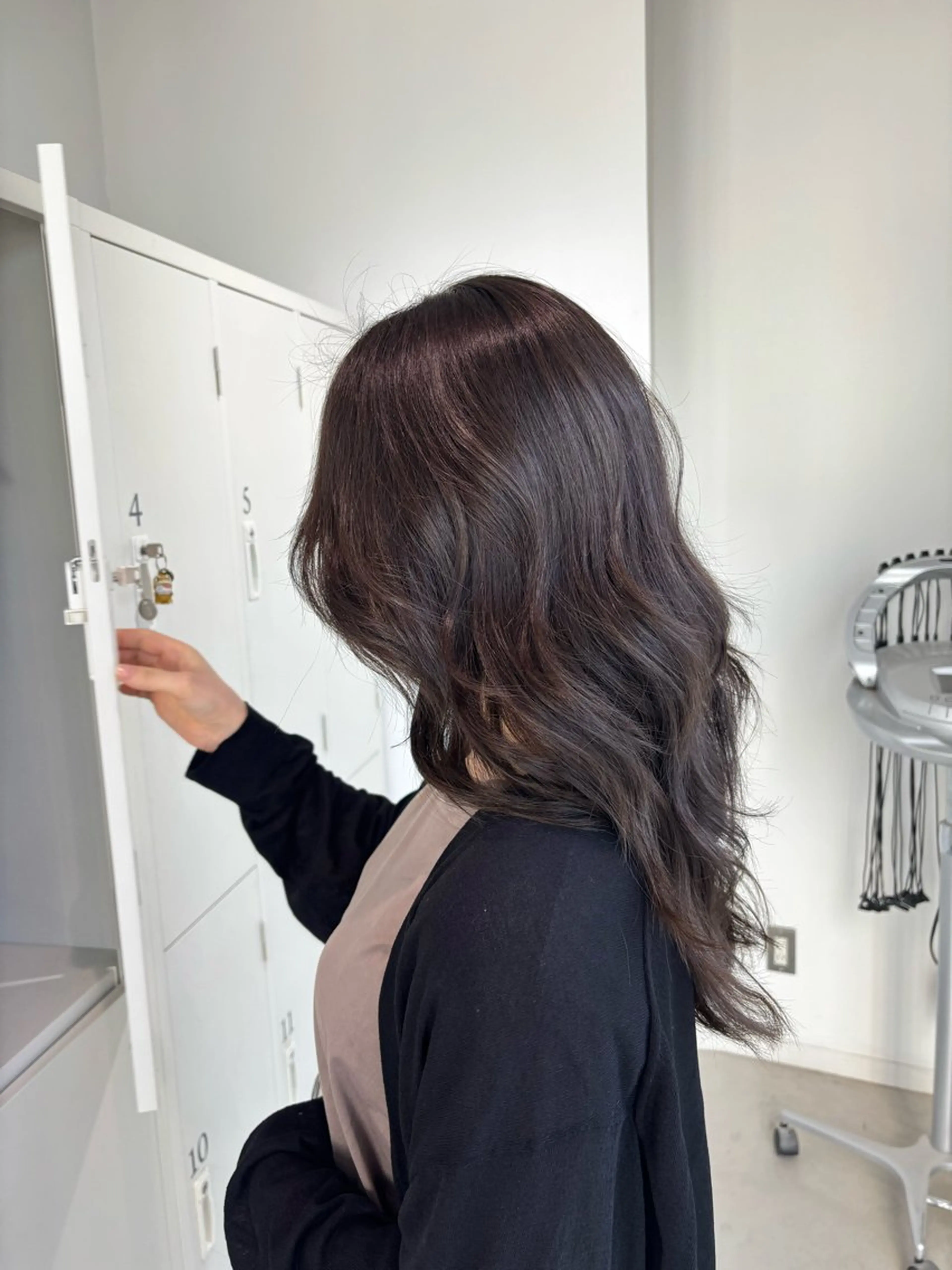 セミロング カラー グレージュ オリーブグレージュ オリーブグレー ヘアカラー トリートメント EIGHT ／SHU🩶のヘアスタイル