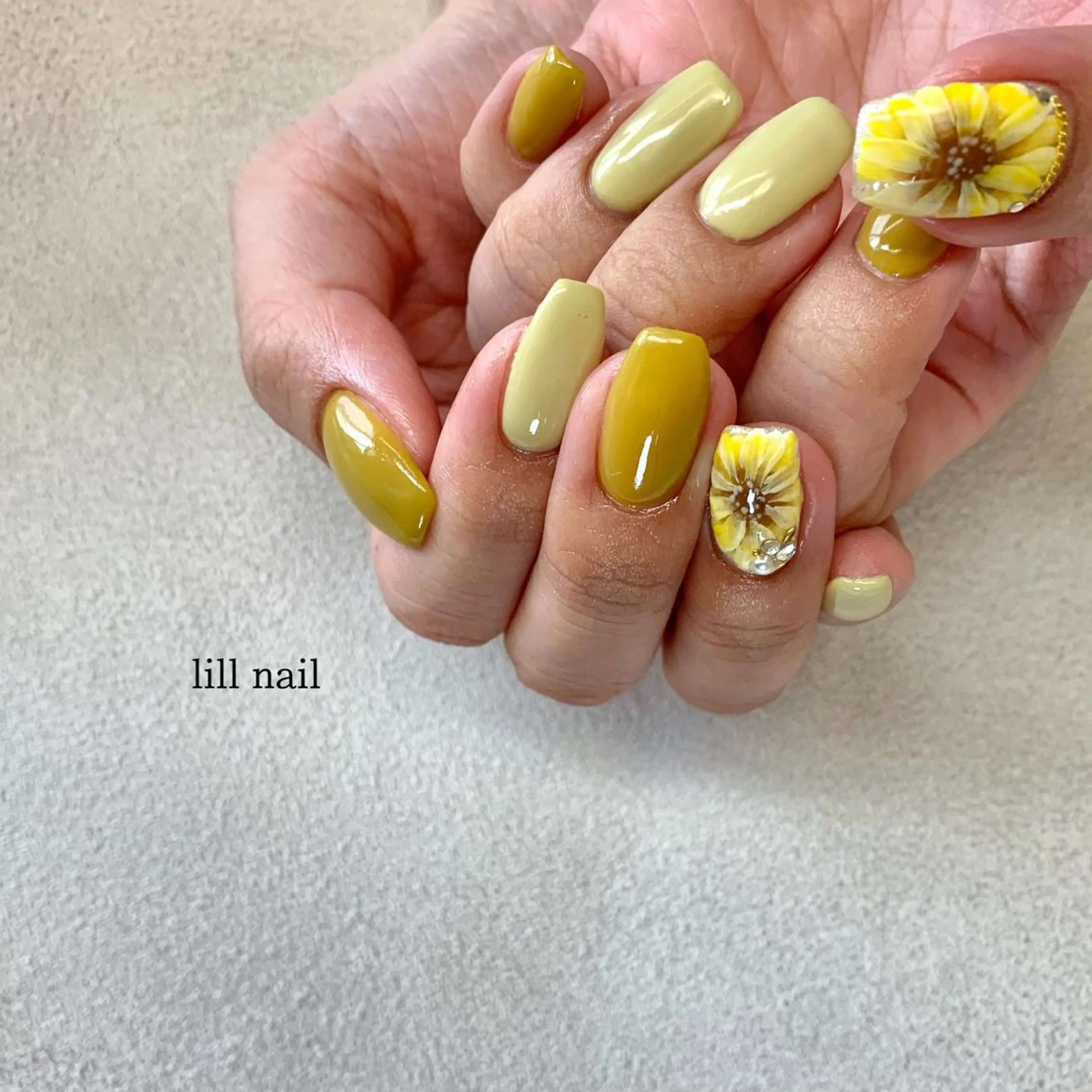 ミディアム pllia beautyのネイルデザイン