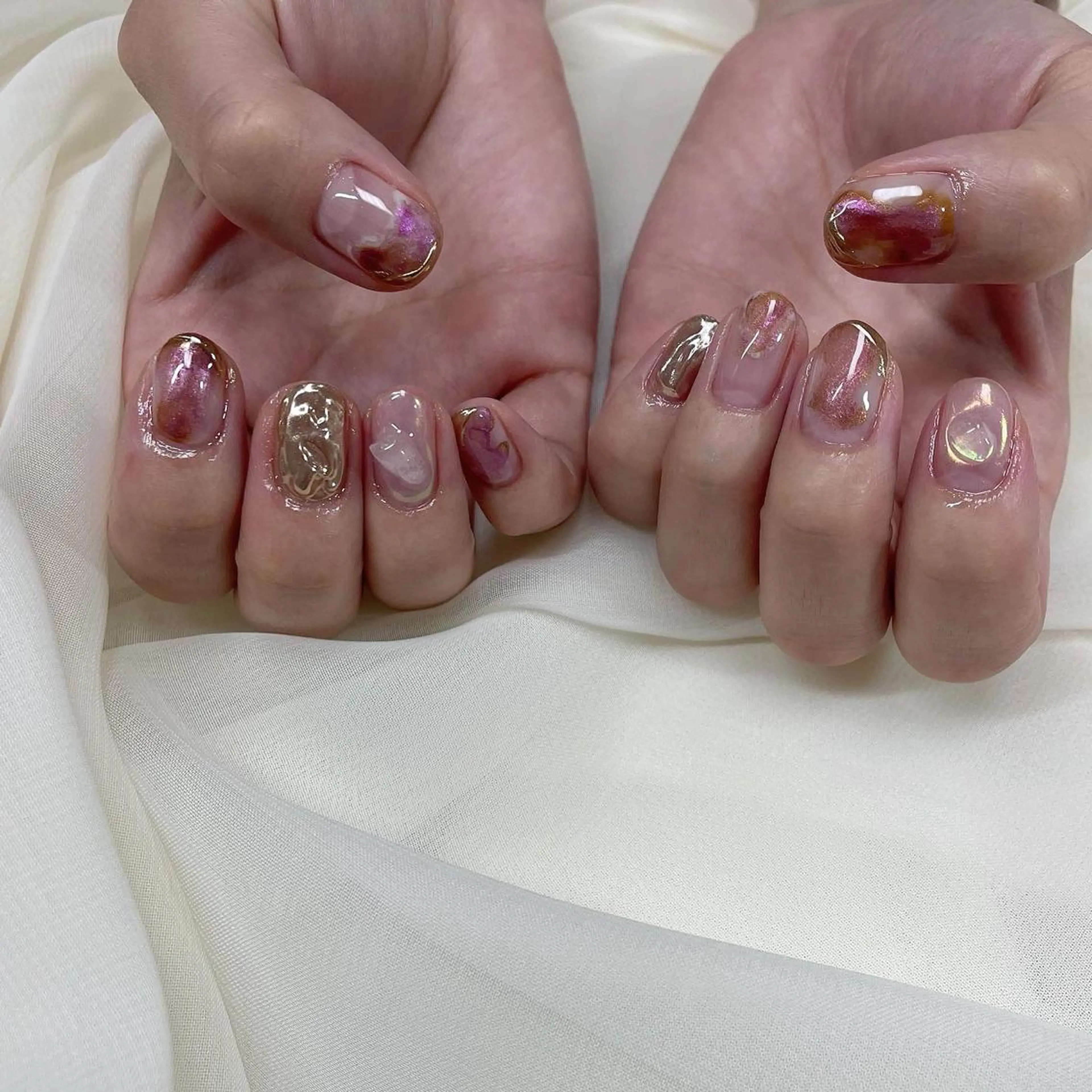 ショート カラー ヘアアレンジ ネイル マツエク・マツパ アートネイル ニュアンスネイル 𓂃🦢Aurora Swan🌙𓂃のネイルデザイン