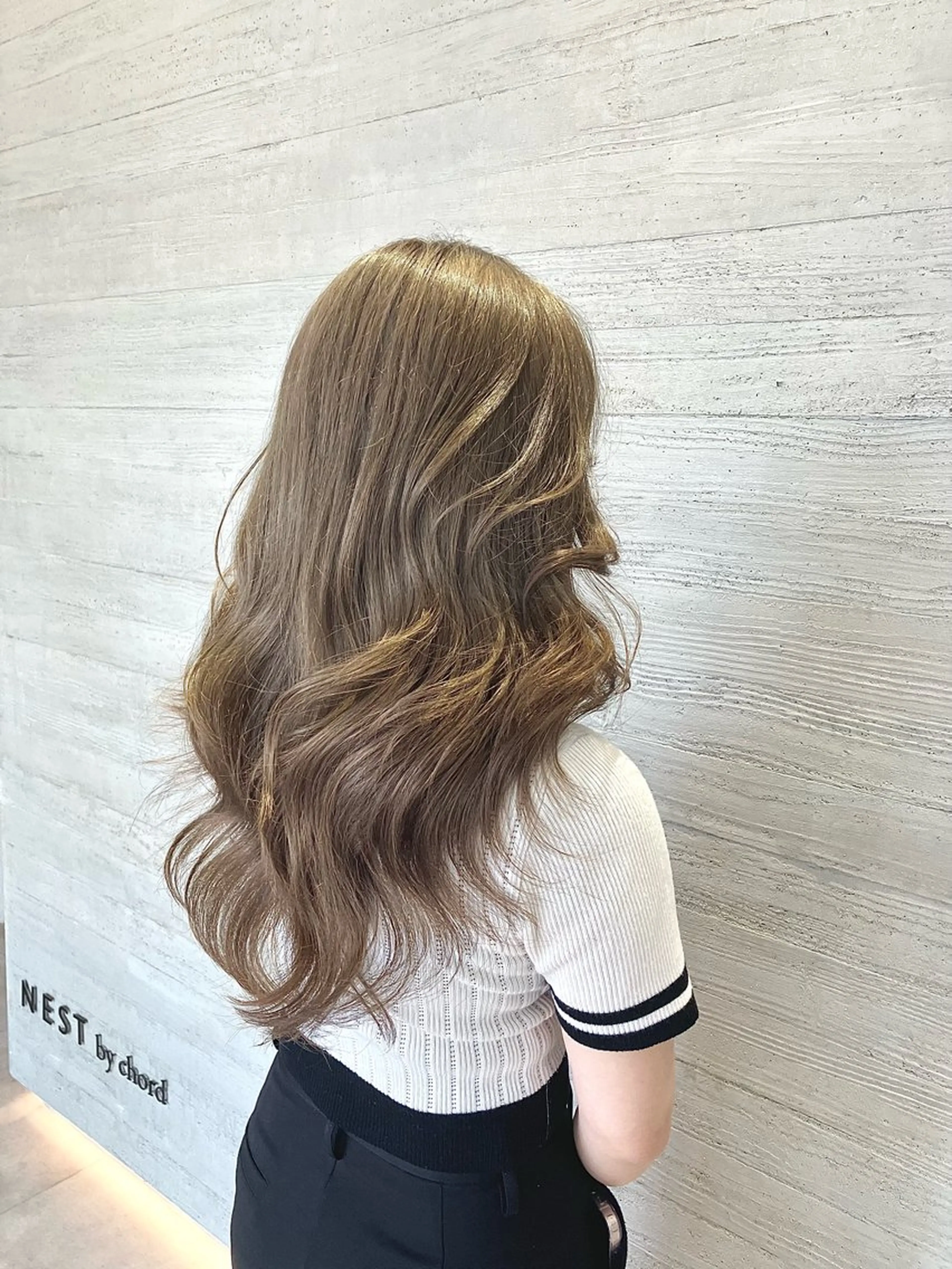 ロング カラー ベージュカラー ヘーゼル レイヤーカット NEST by chord所属・サキ🤍ハイトーン 🩰くびれ巻きヘアのヘアスタイル