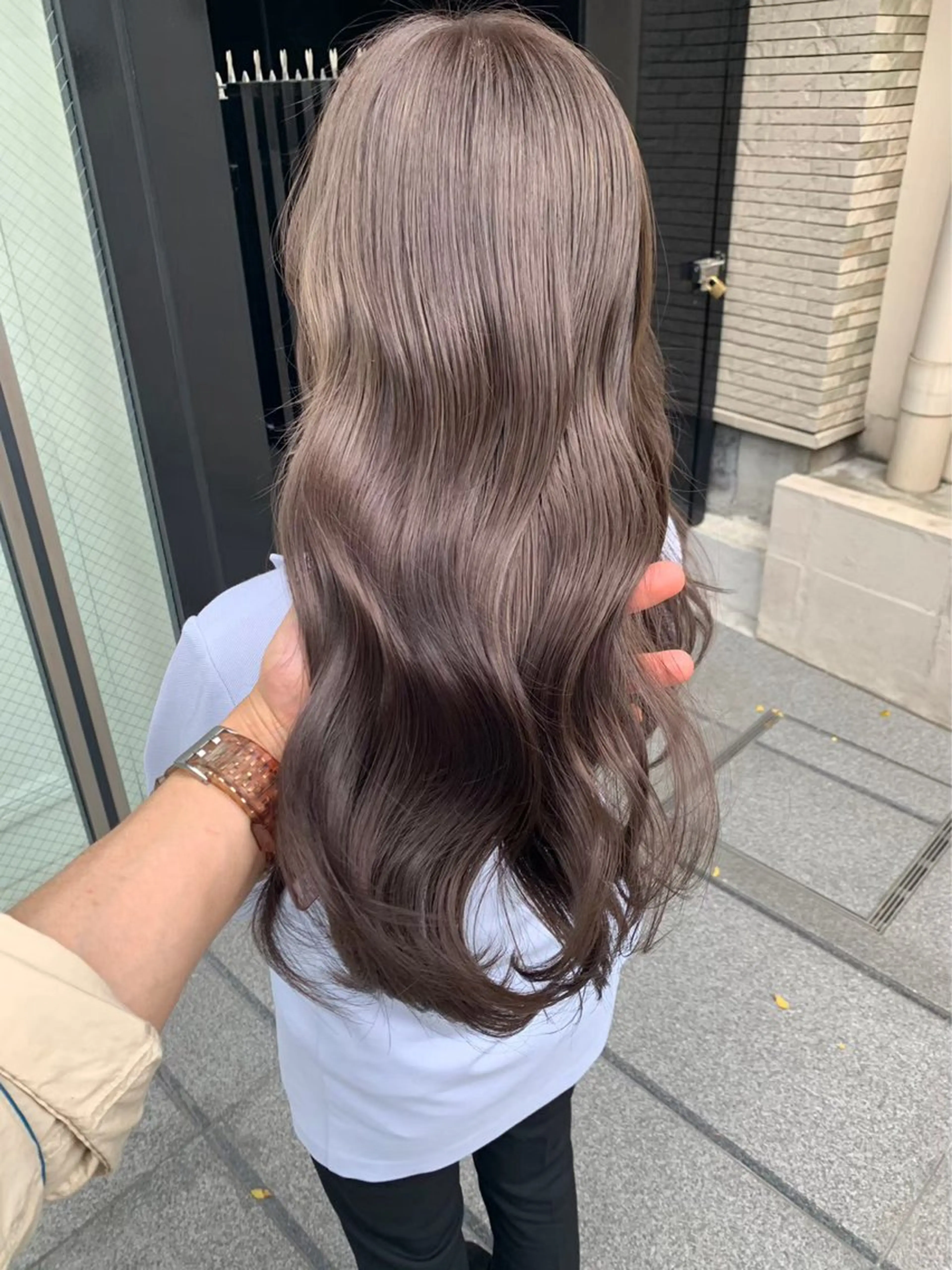 ロング カラー グレージュ ミルクティーグレージュ ブリーチモデル募集中 SHUYUのヘアスタイル