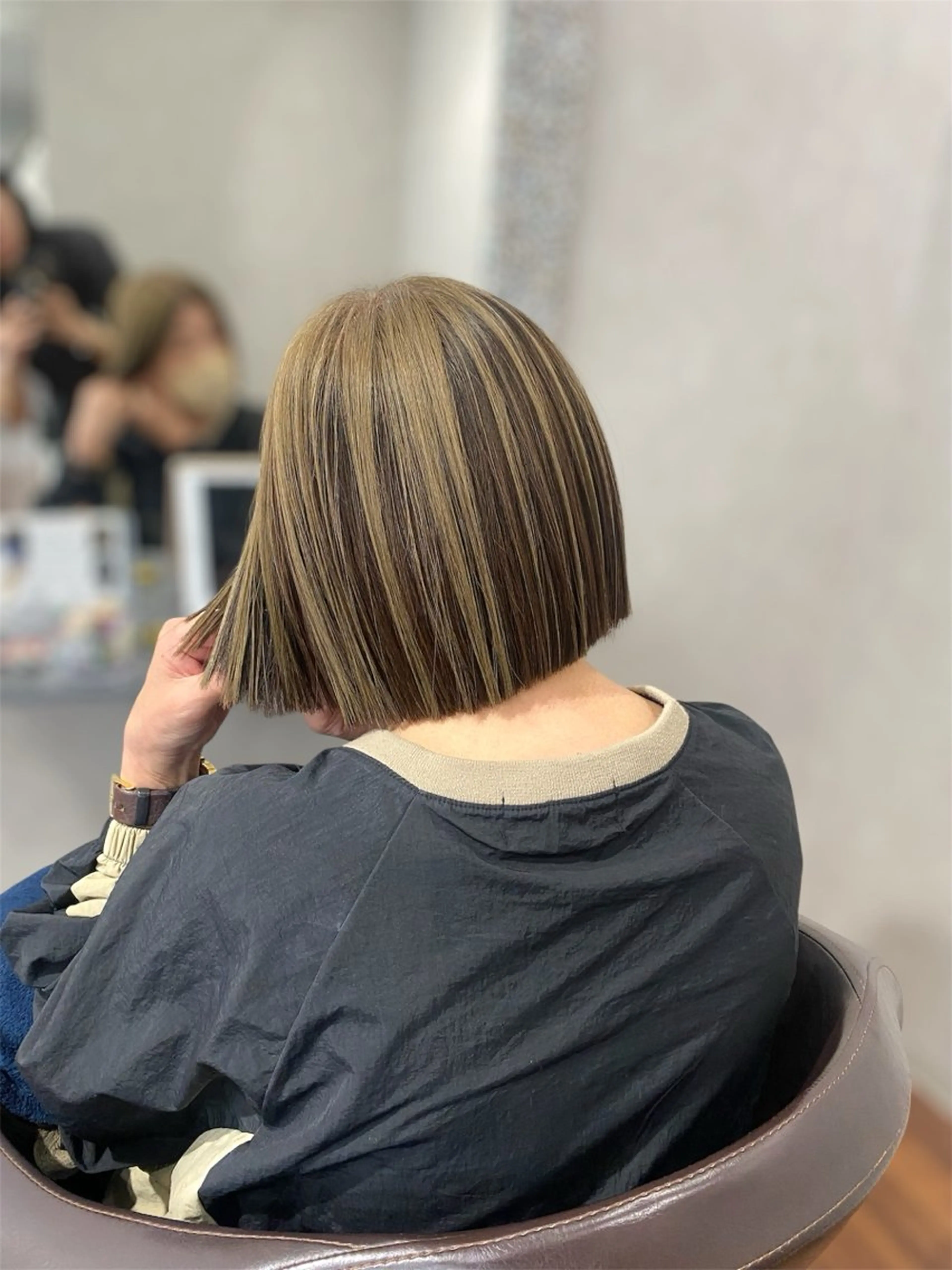 ミディアム カット ヘアカラー _White所属・ＳＨＩ ＺＵのヘアスタイル